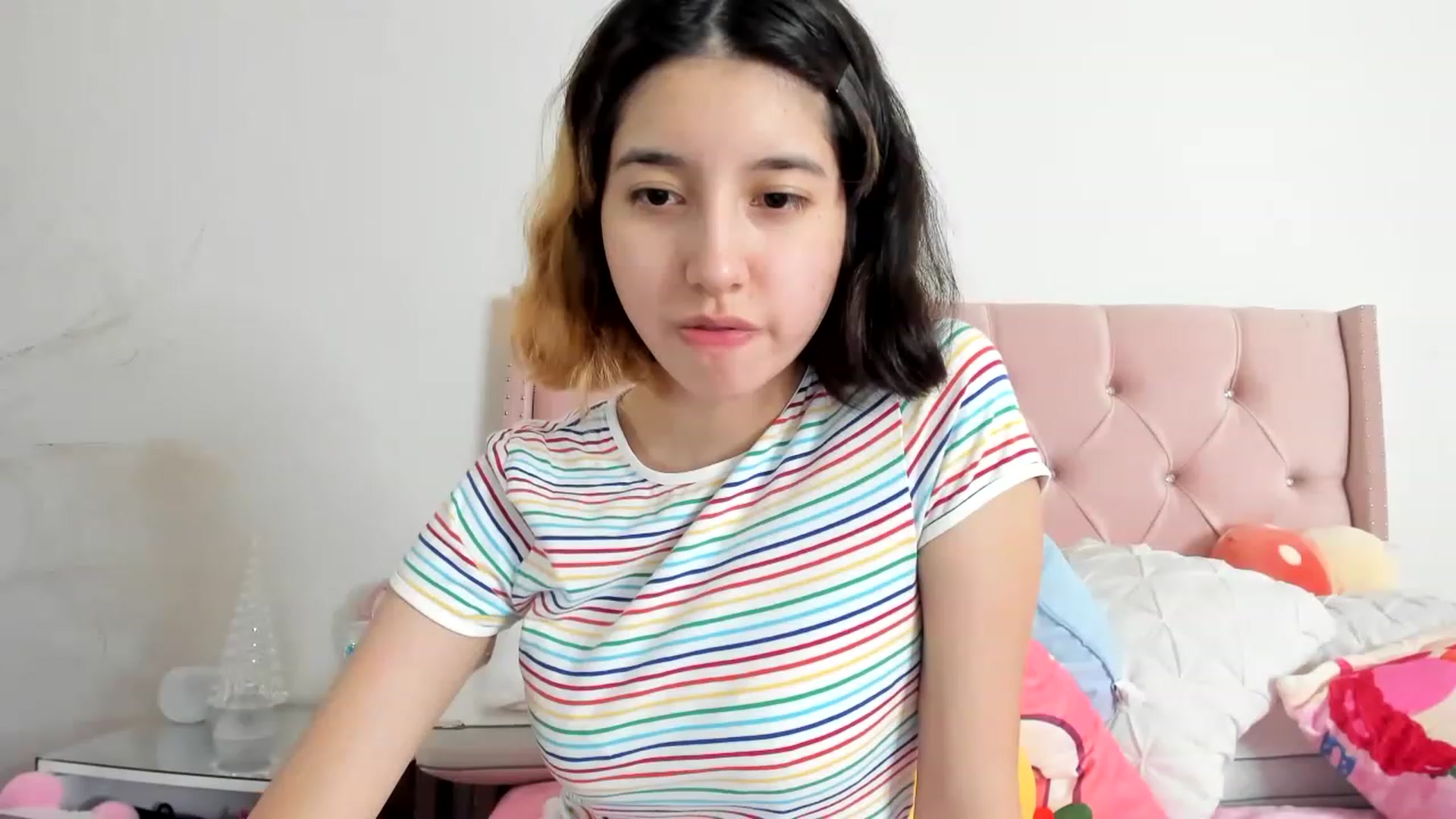 Gallery image thumbnail from Cherrycute666's myfreecams stream on, 12/05/2022, 15:00 image 18 of 20
