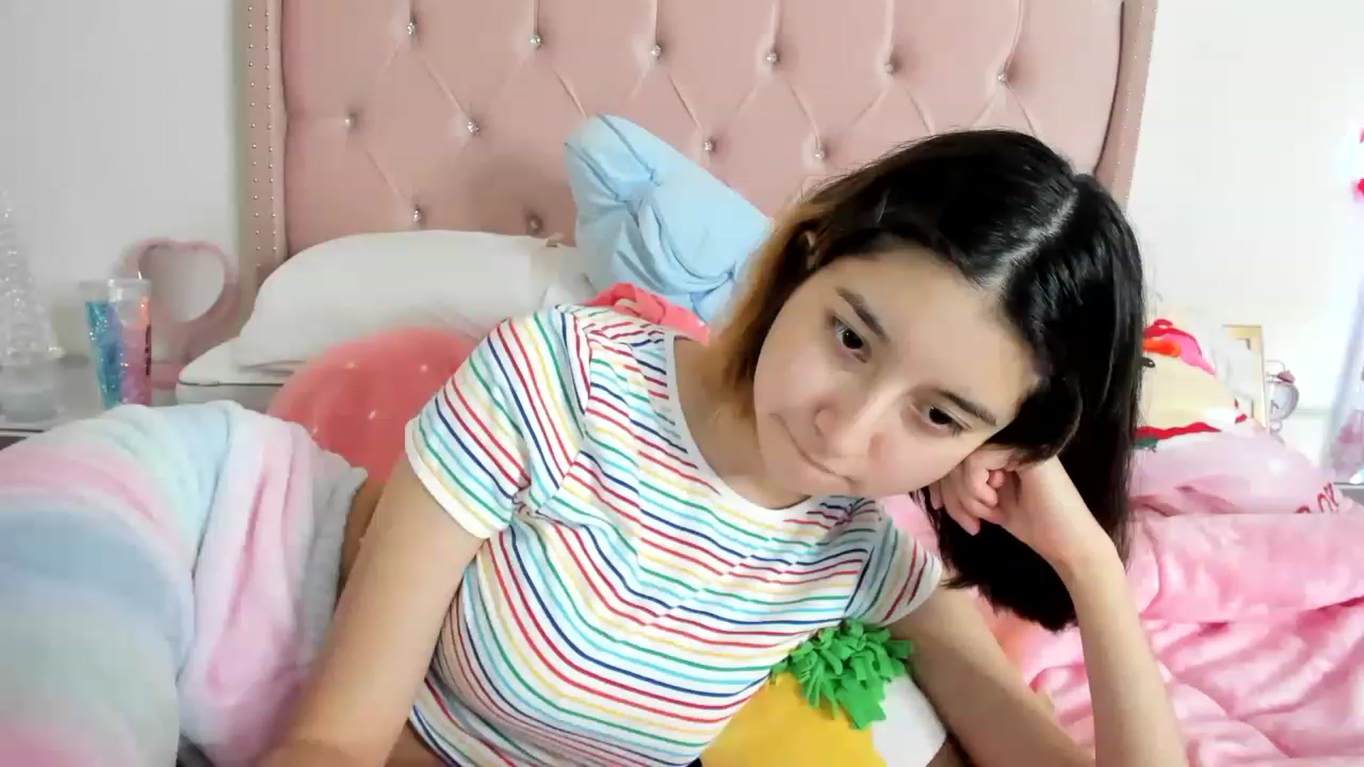 Gallery image thumbnail from Cherrycute666's myfreecams stream on, 12/05/2022, 15:00 image 9 of 20