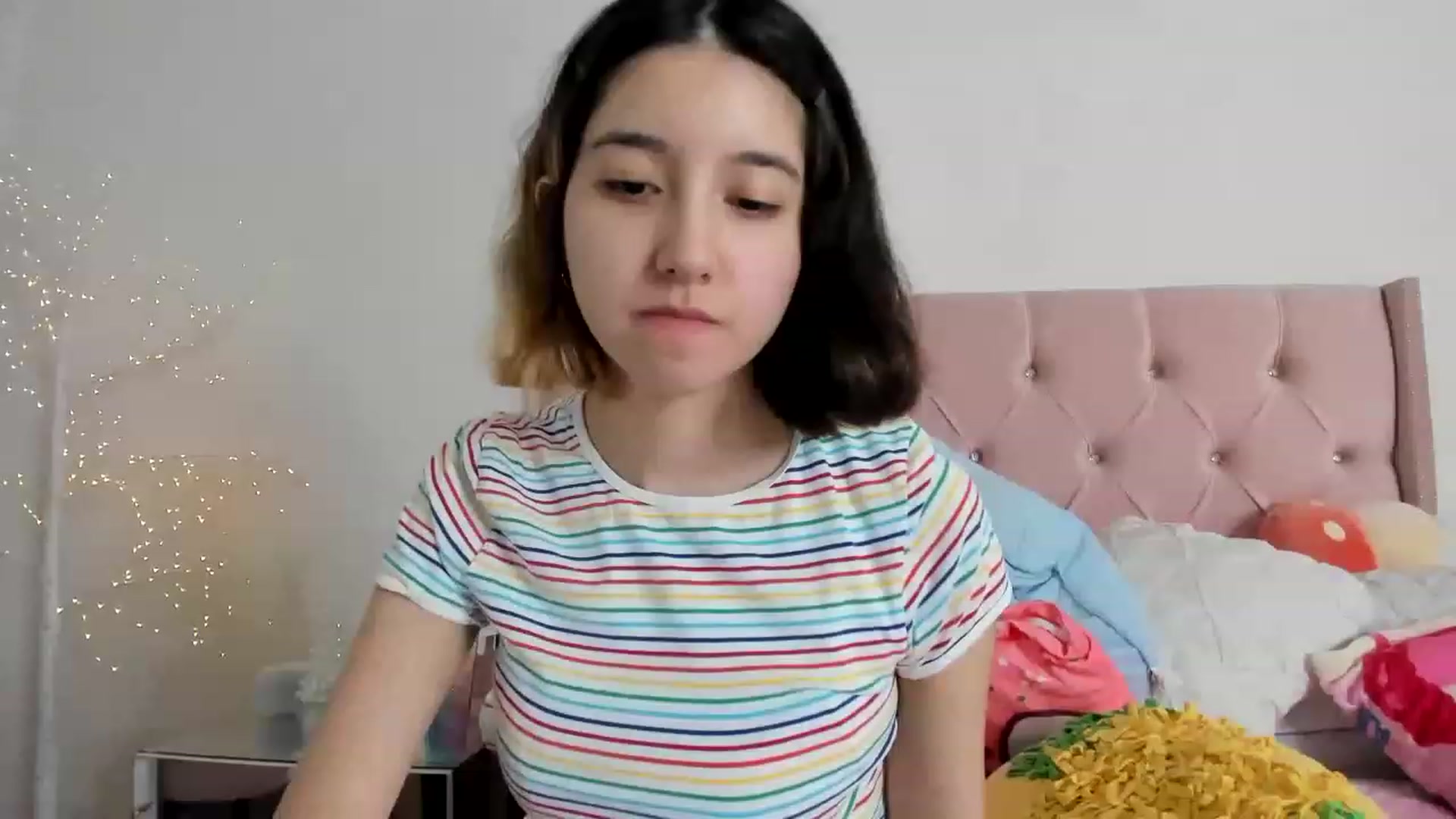 Gallery image thumbnail from Cherrycute666's myfreecams stream on, 12/05/2022, 15:00 image 13 of 20