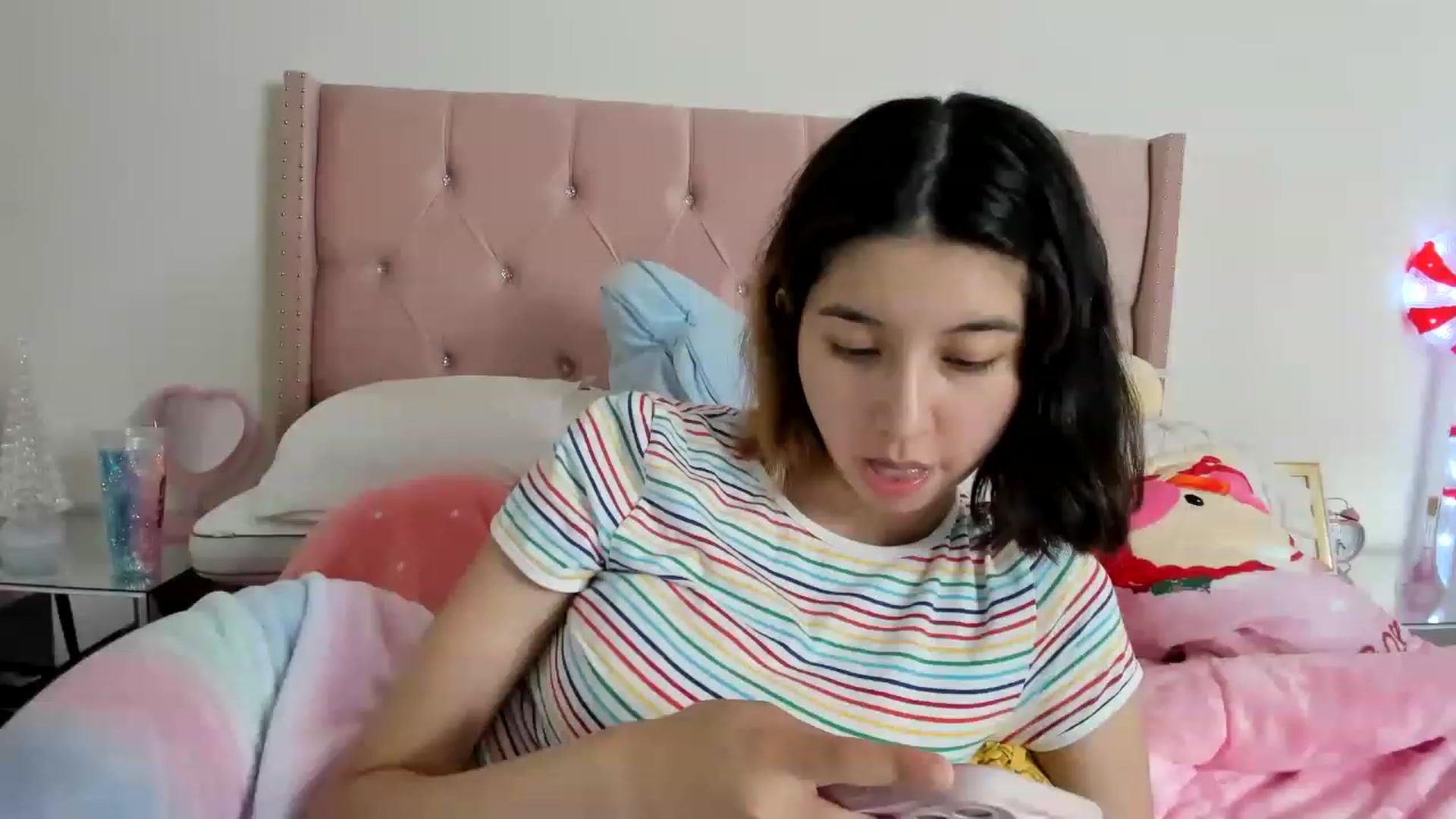 Gallery image thumbnail from Cherrycute666's myfreecams stream on, 12/05/2022, 15:00 image 6 of 20