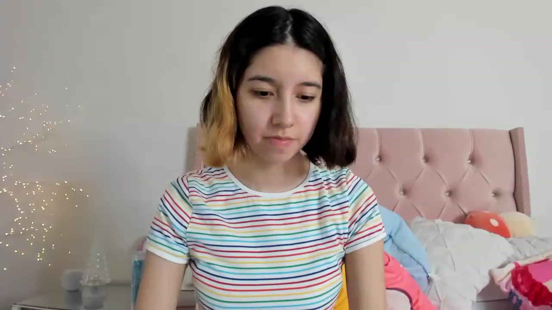 Gallery image thumbnail from Cherrycute666's myfreecams stream on, 12/05/2022, 15:00 image 15 of 20