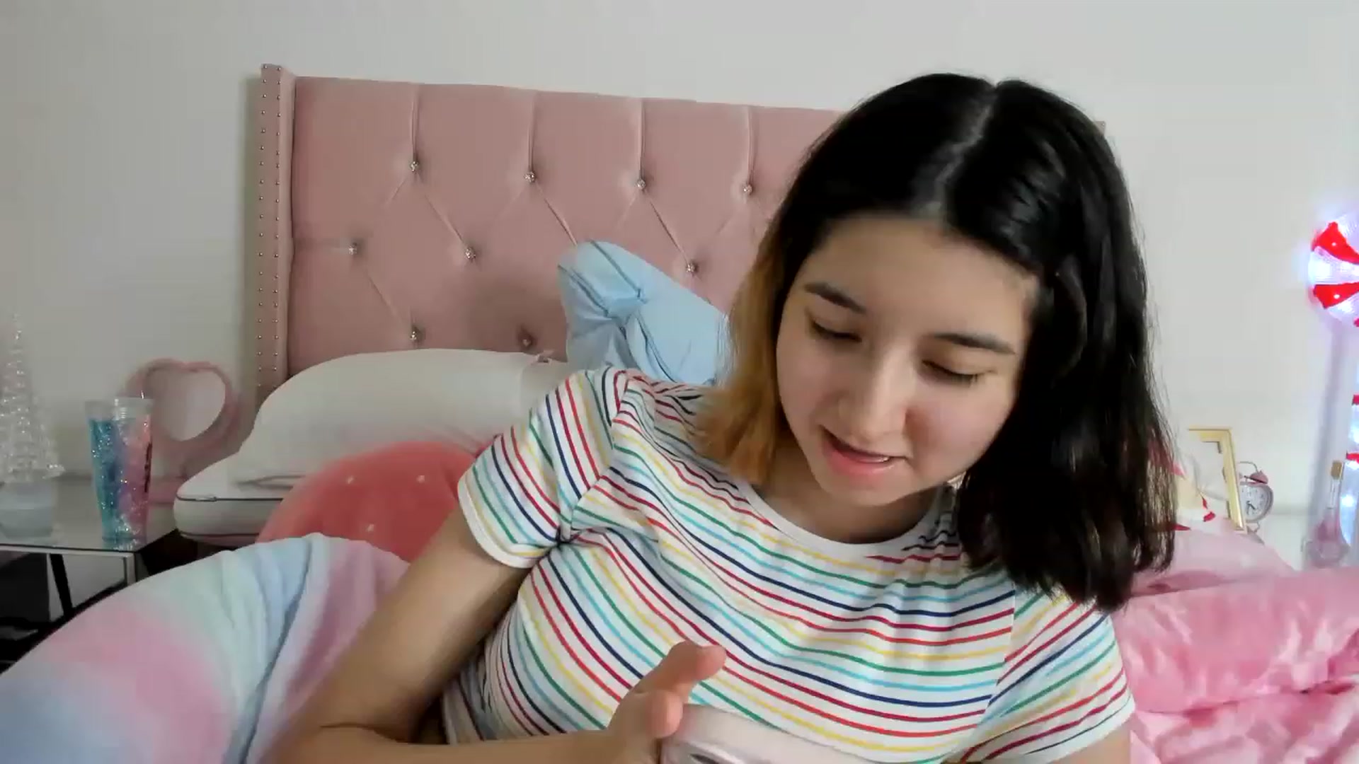 Gallery image thumbnail from Cherrycute666's myfreecams stream on, 12/05/2022, 15:00 image 4 of 20