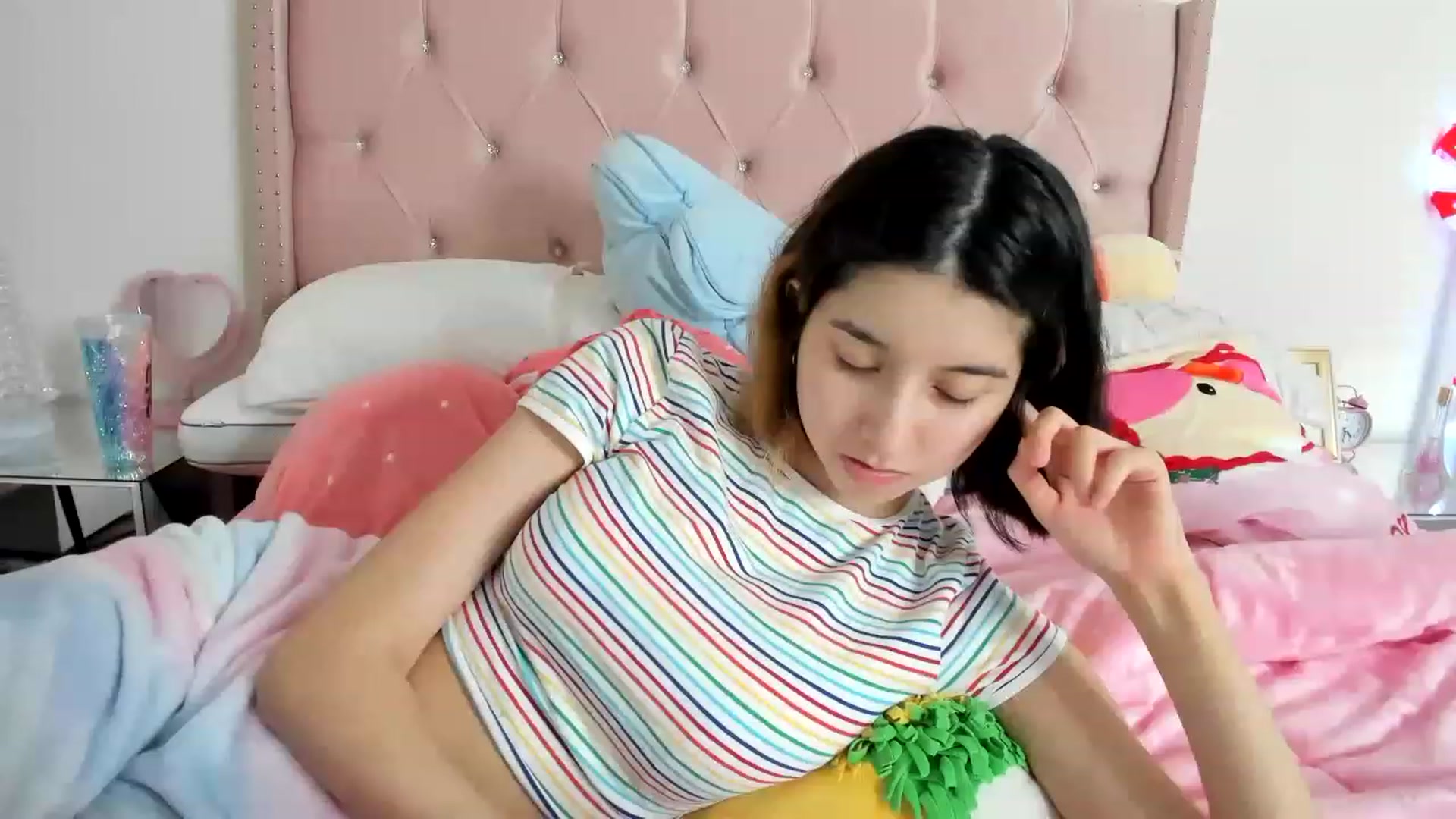 Gallery image thumbnail from Cherrycute666's myfreecams stream on, 12/05/2022, 15:00 image 8 of 20