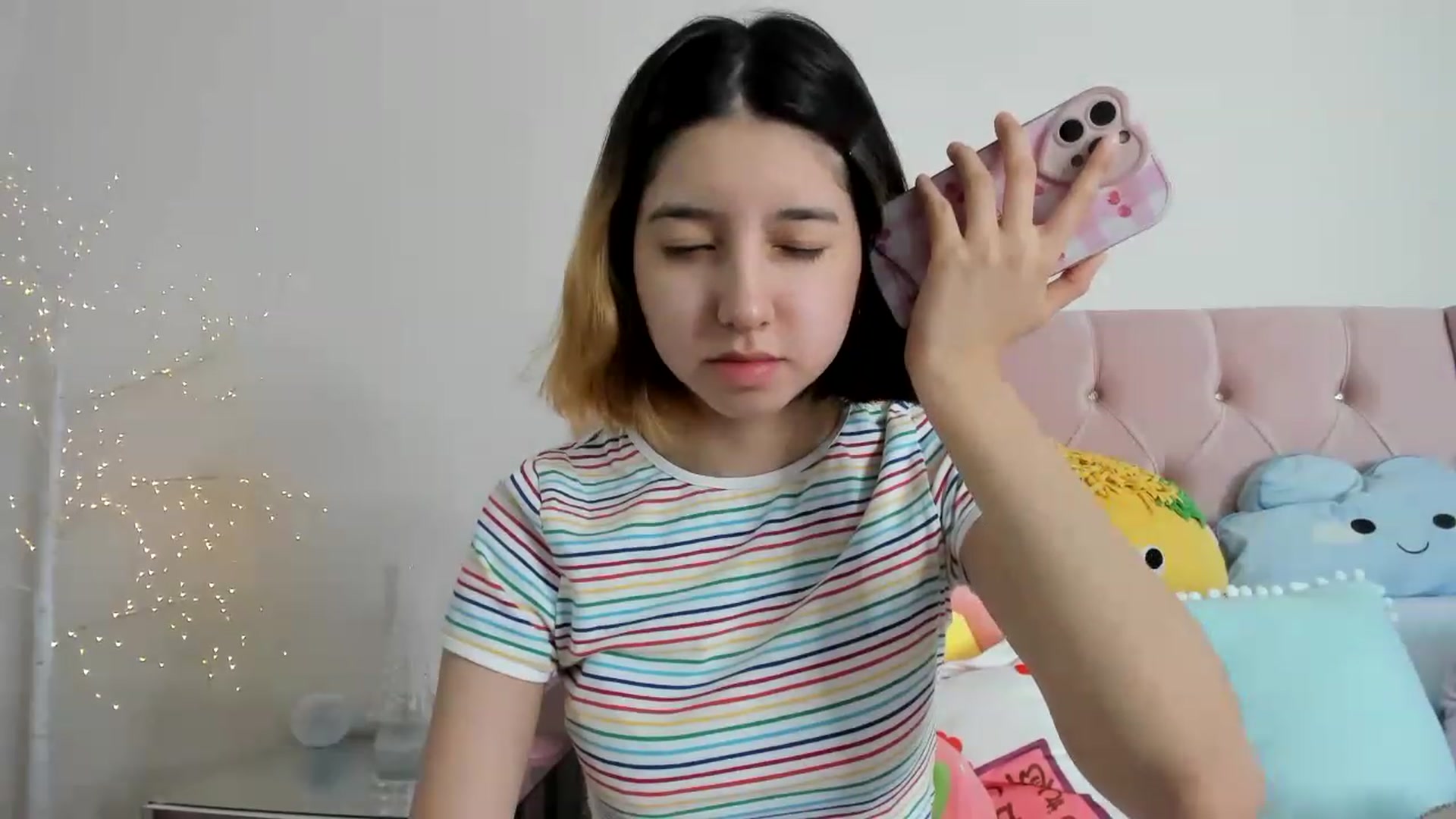 Gallery image thumbnail from Cherrycute666's myfreecams stream on, 12/06/2022, 01:17 image 6 of 20