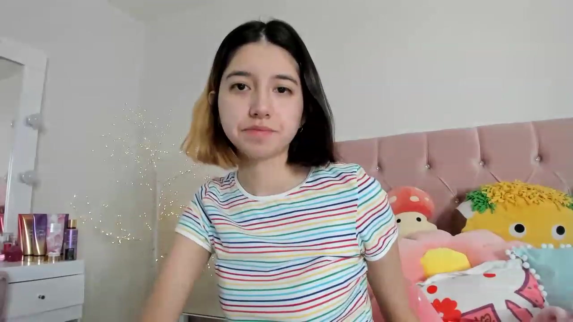 Gallery image thumbnail from Cherrycute666's myfreecams stream on, 12/06/2022, 01:17 image 16 of 20