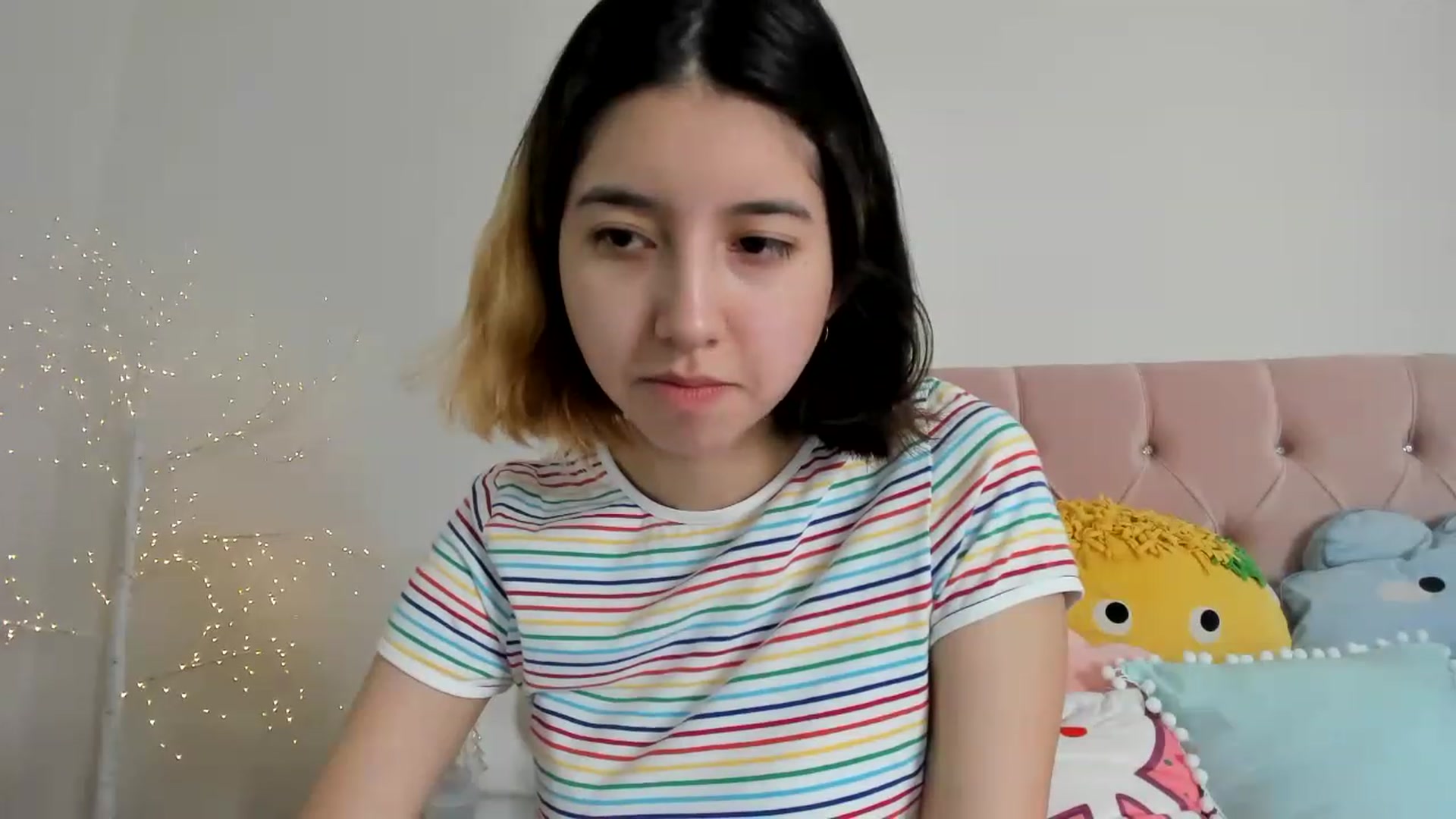 Gallery image thumbnail from Cherrycute666's myfreecams stream on, 12/06/2022, 01:17 image 10 of 20