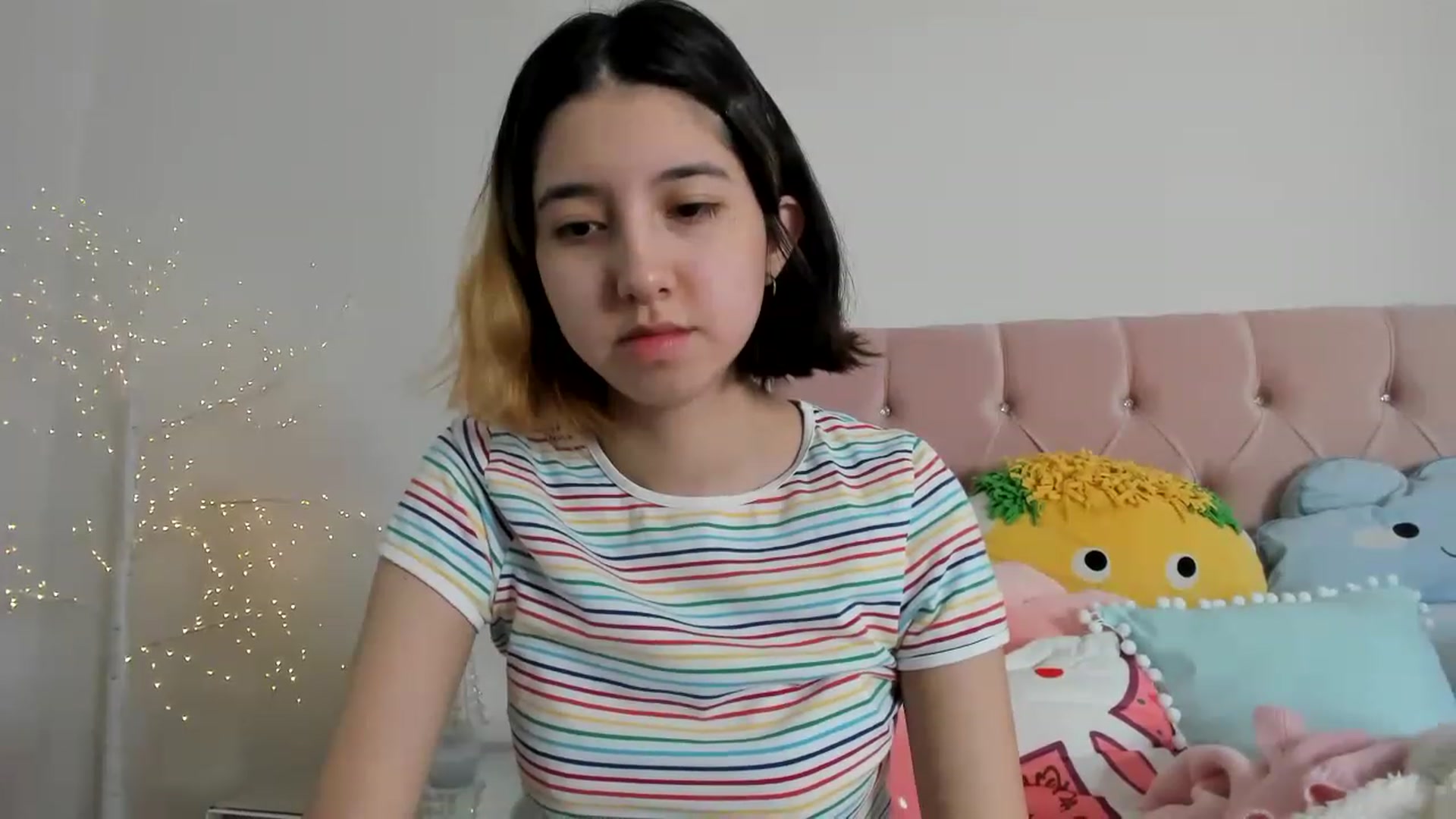 Gallery image thumbnail from Cherrycute666's myfreecams stream on, 12/06/2022, 01:17 image 13 of 20