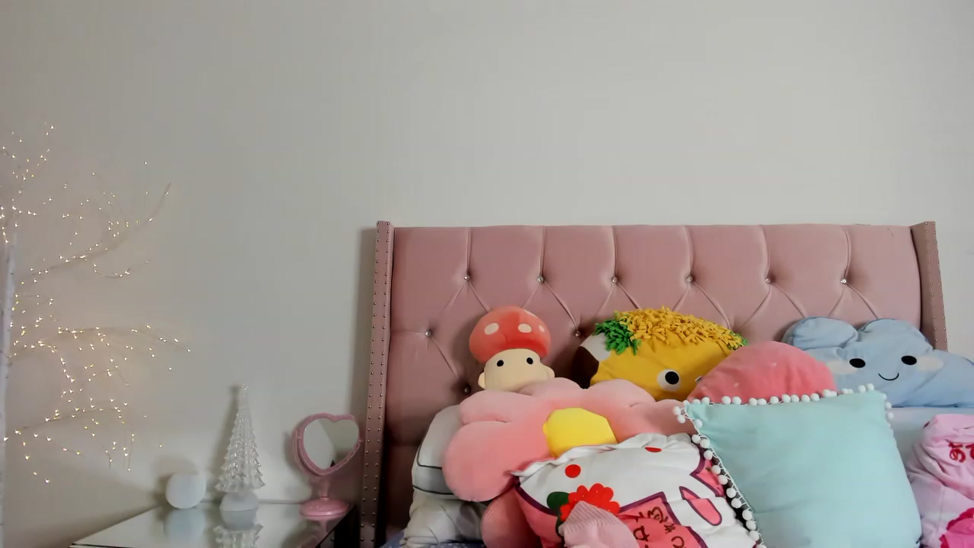 Gallery image thumbnail from Cherrycute666's myfreecams stream on, 12/06/2022, 01:17 image 2 of 20