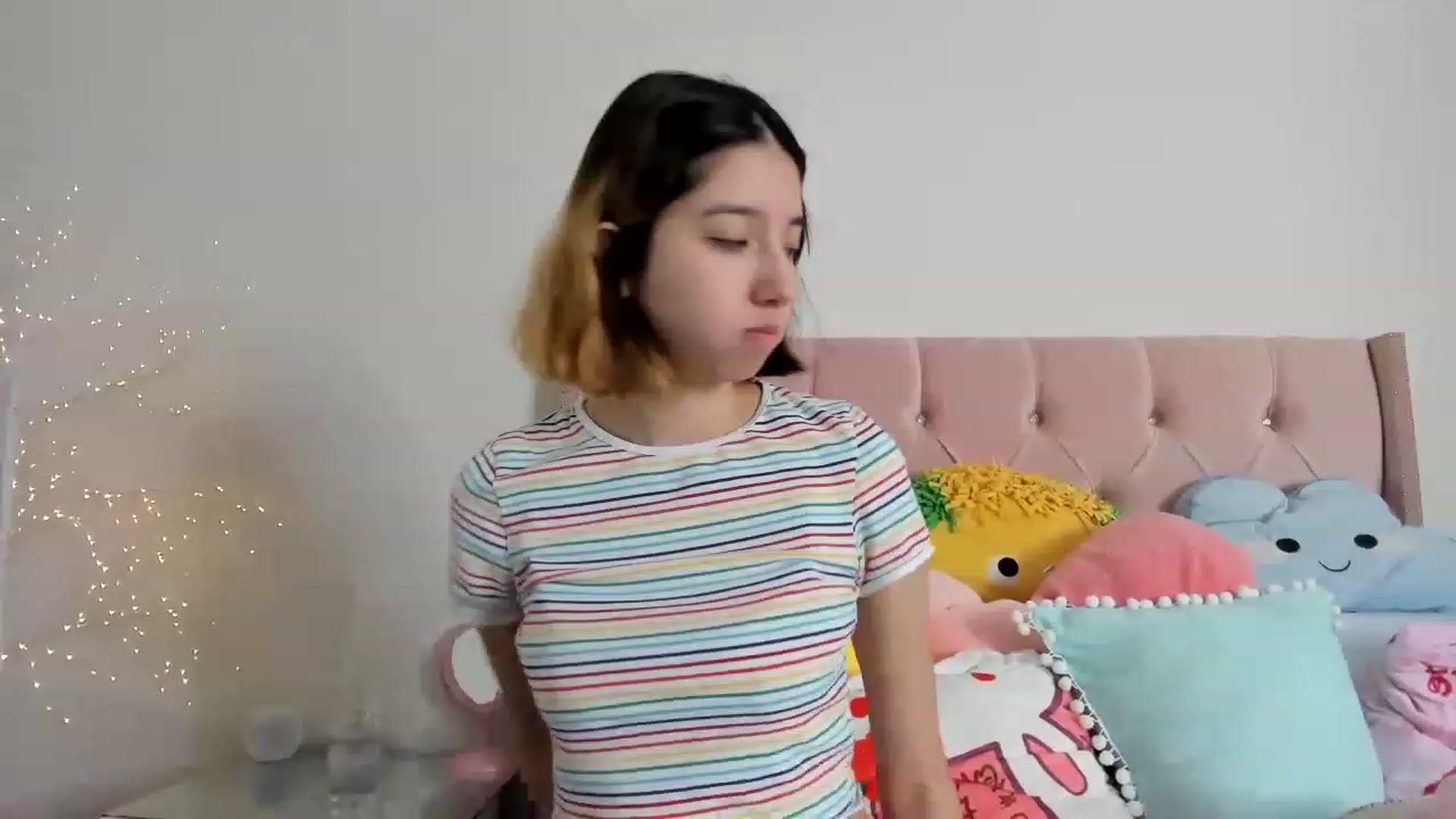 Gallery image thumbnail from Cherrycute666's myfreecams stream on, 12/06/2022, 01:17 image 3 of 20