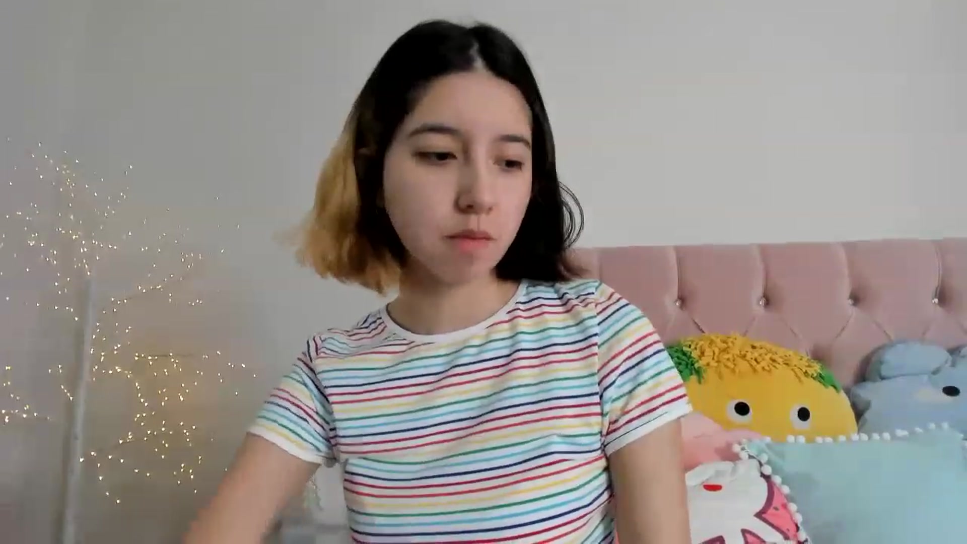 Gallery image thumbnail from Cherrycute666's myfreecams stream on, 12/06/2022, 01:17 image 9 of 20