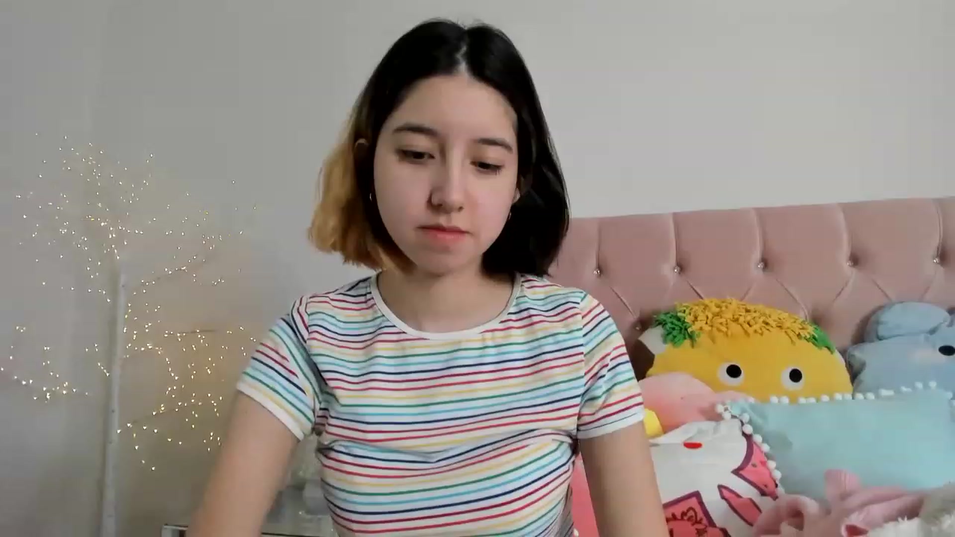 Gallery image thumbnail from Cherrycute666's myfreecams stream on, 12/06/2022, 01:17 image 14 of 20