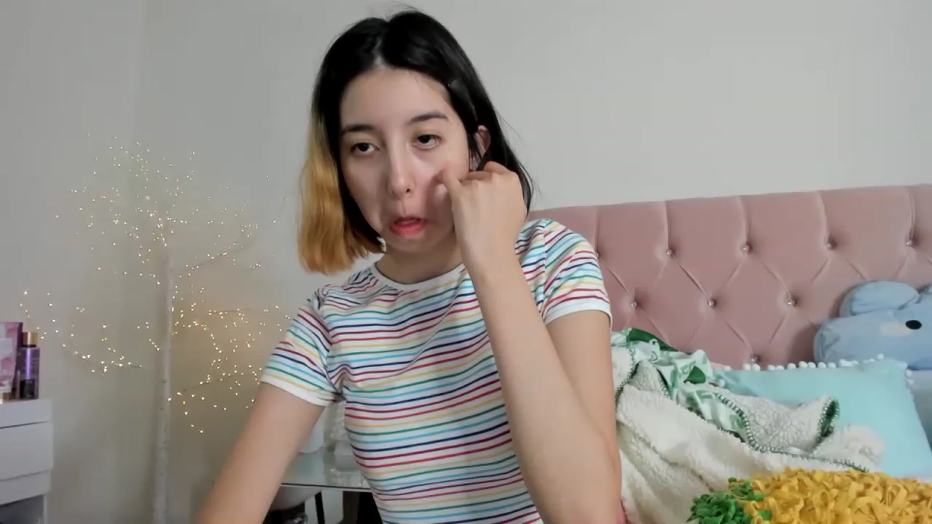 Gallery image thumbnail from Cherrycute666's myfreecams stream on, 12/06/2022, 02:53 image 10 of 20
