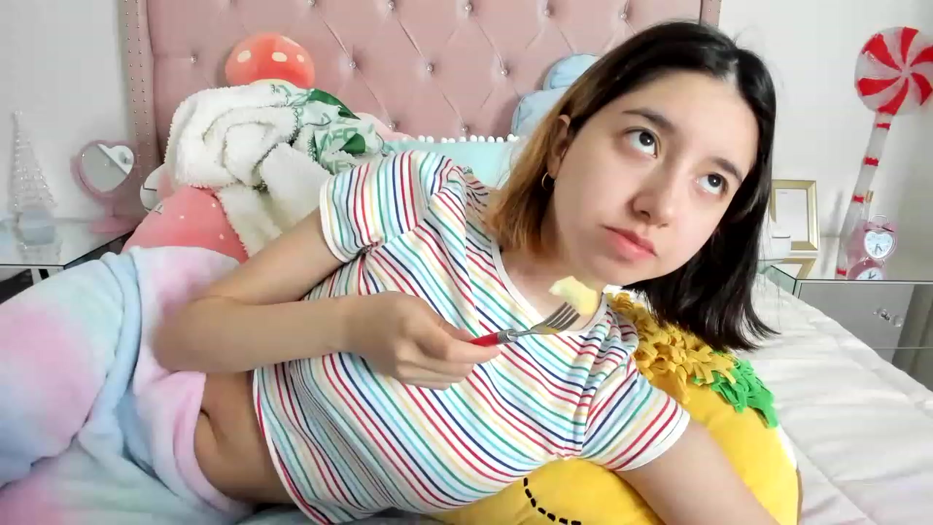 Gallery image thumbnail from Cherrycute666's myfreecams stream on, 12/06/2022, 02:53 image 1 of 20