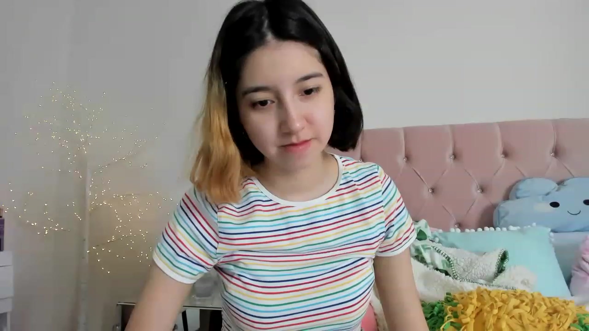 Gallery image thumbnail from Cherrycute666's myfreecams stream on, 12/06/2022, 02:53 image 12 of 20
