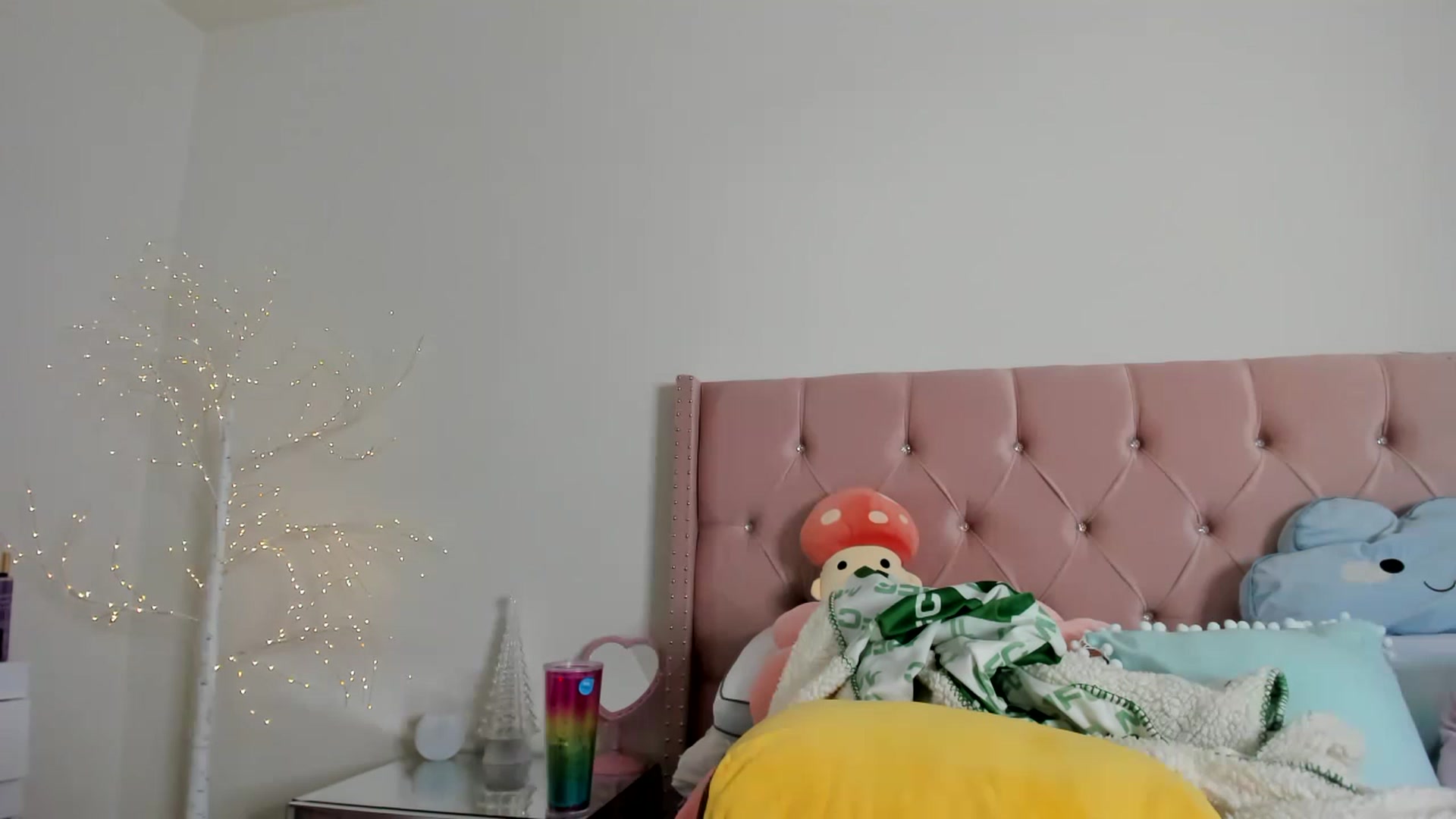 Gallery image thumbnail from Cherrycute666's myfreecams stream on, 12/06/2022, 03:44 image 14 of 20