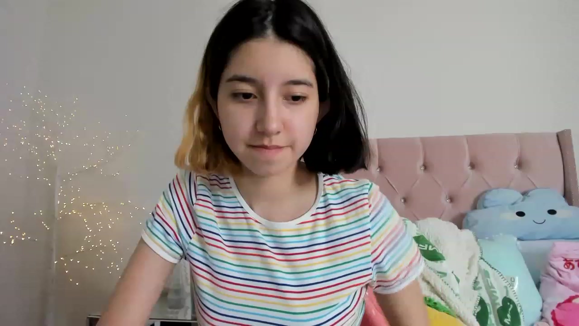 Gallery image thumbnail from Cherrycute666's myfreecams stream on, 12/06/2022, 06:32 image 3 of 20