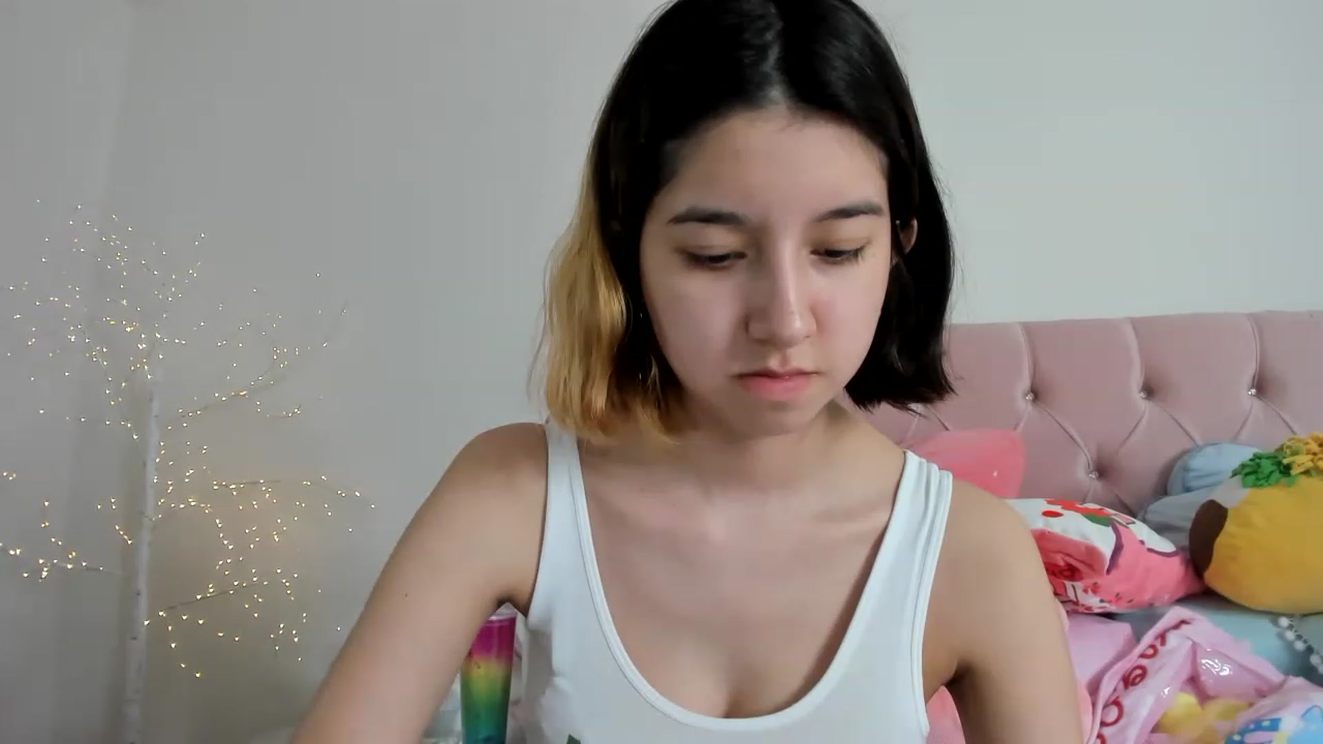 Gallery image thumbnail from Cherrycute666's myfreecams stream on, 12/06/2022, 14:04 image 20 of 20
