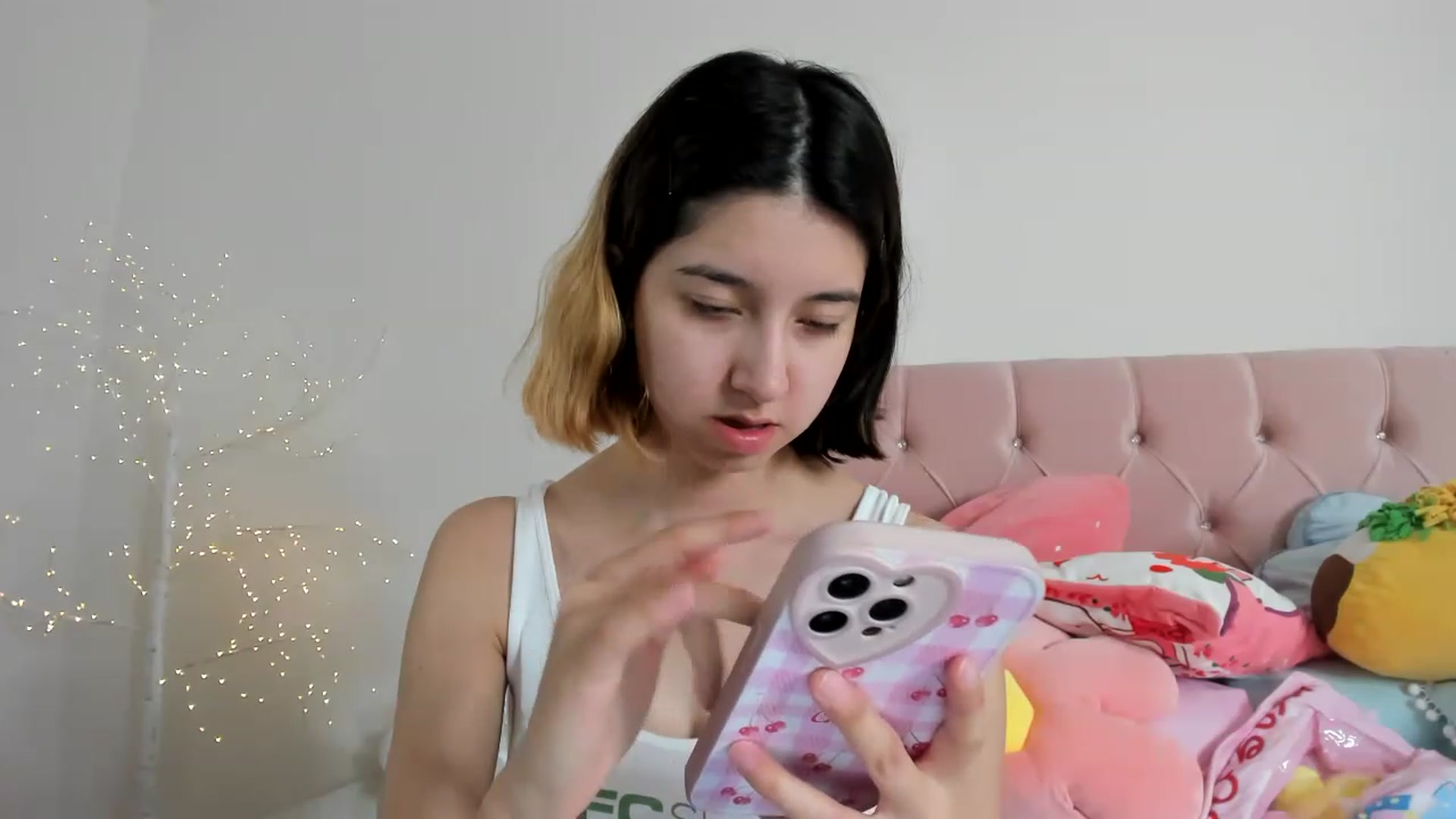Gallery image thumbnail from Cherrycute666's myfreecams stream on, 12/06/2022, 14:04 image 18 of 20