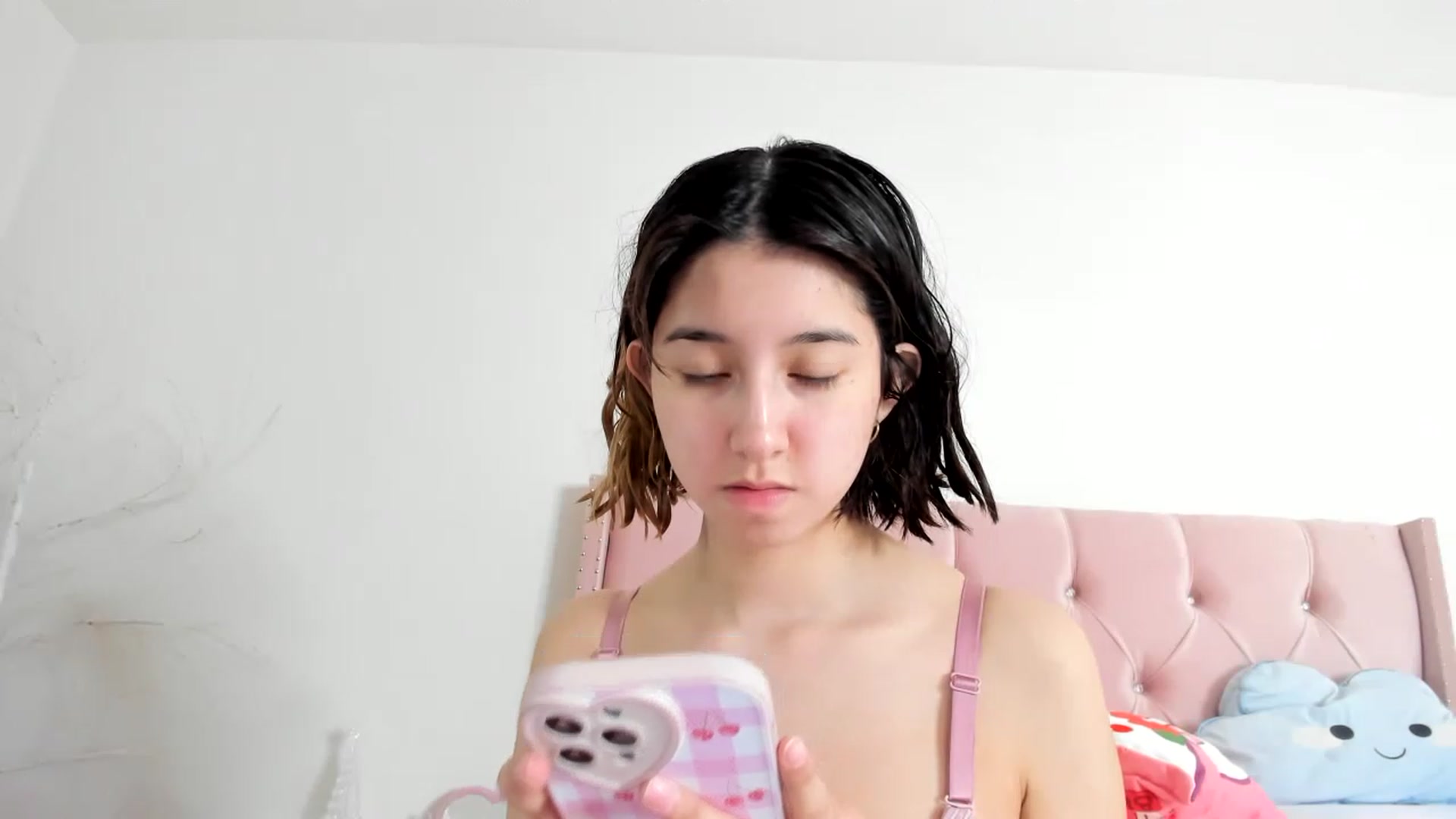 Gallery image thumbnail from Cherrycute666's myfreecams stream on, 12/06/2022, 16:31 image 20 of 20