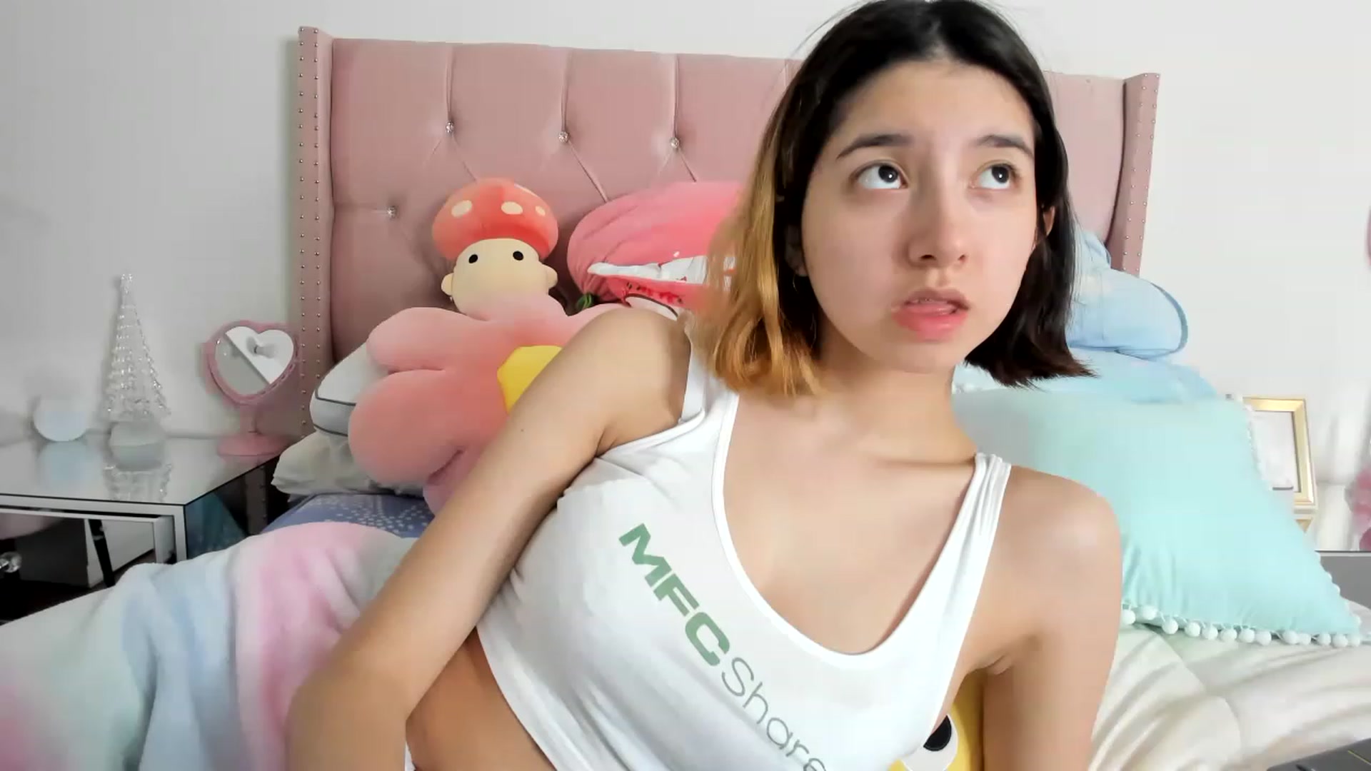 Gallery image thumbnail from Cherrycute666's myfreecams stream on, 12/06/2022, 16:31 image 5 of 20