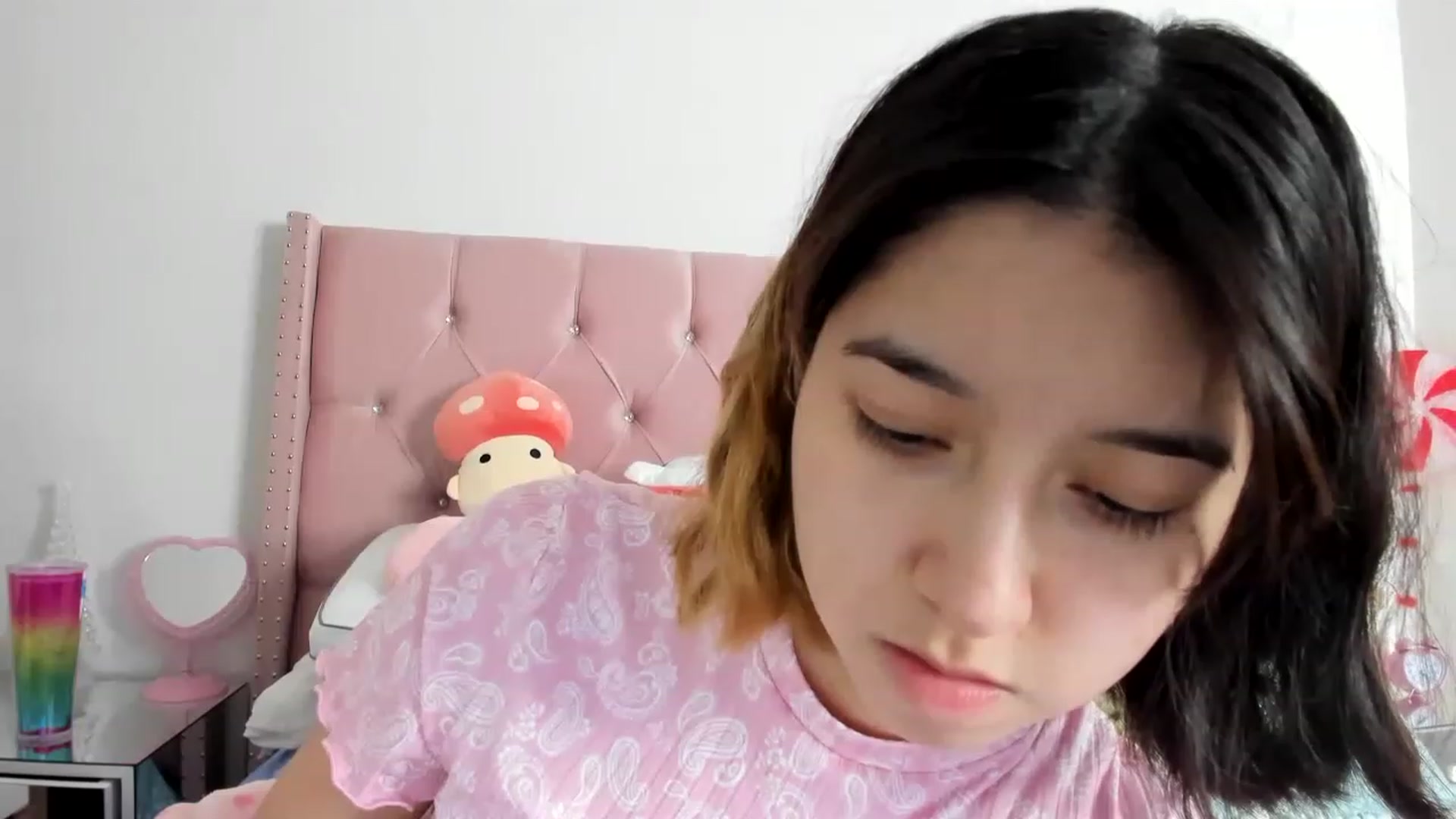 Gallery image thumbnail from Cherrycute666's myfreecams stream on, 12/06/2022, 17:37 image 18 of 20