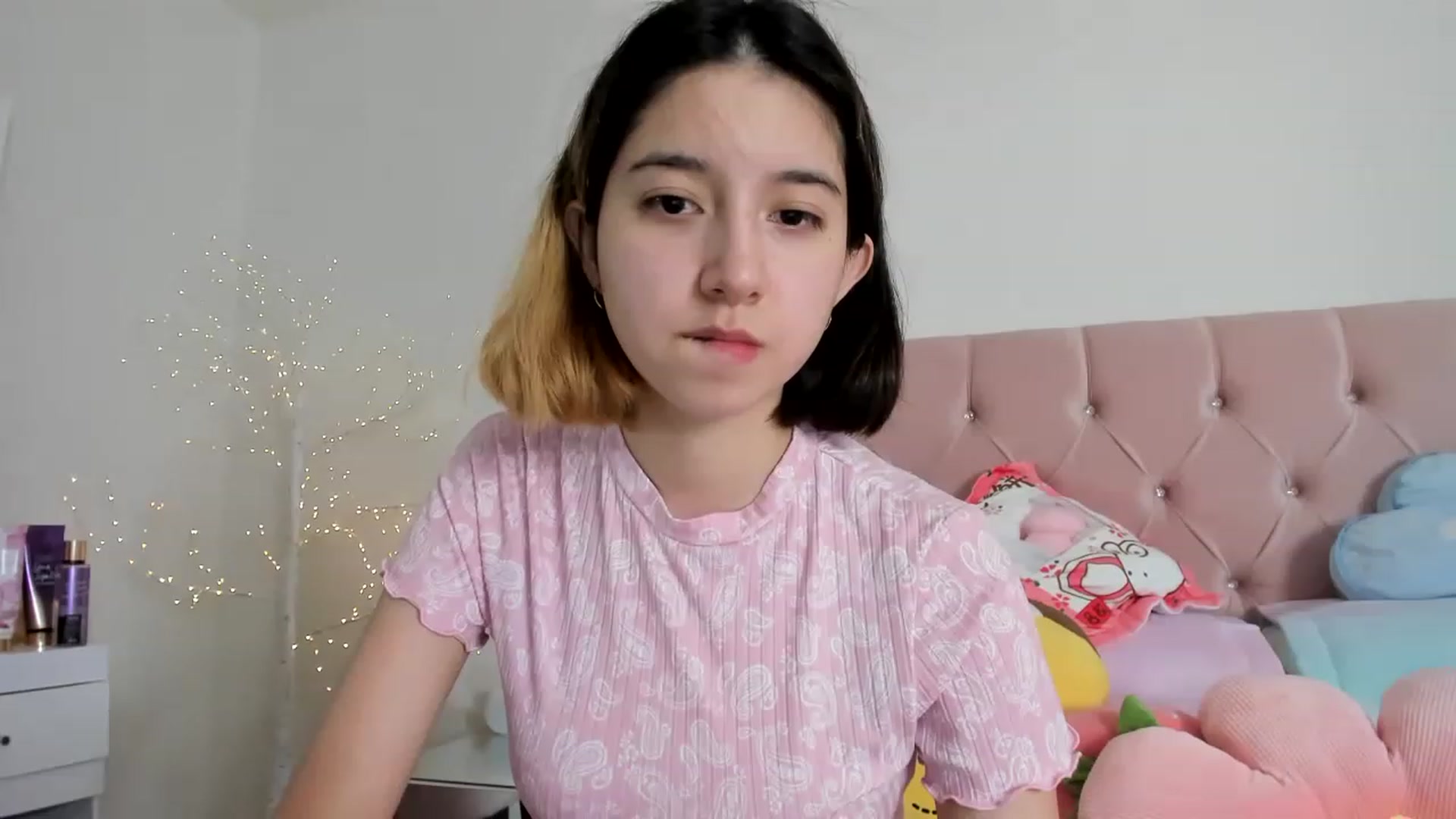 Gallery image thumbnail from Cherrycute666's myfreecams stream on, 12/07/2022, 03:31 image 16 of 20