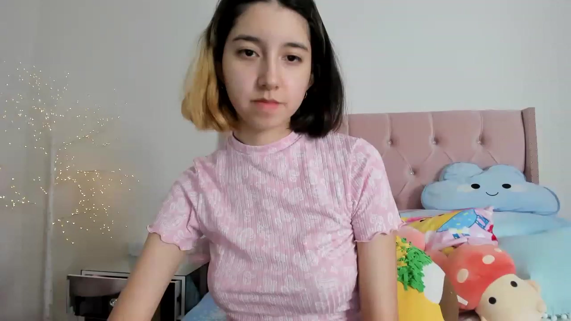 Gallery image thumbnail from Cherrycute666's myfreecams stream on, 12/07/2022, 04:50 image 16 of 20