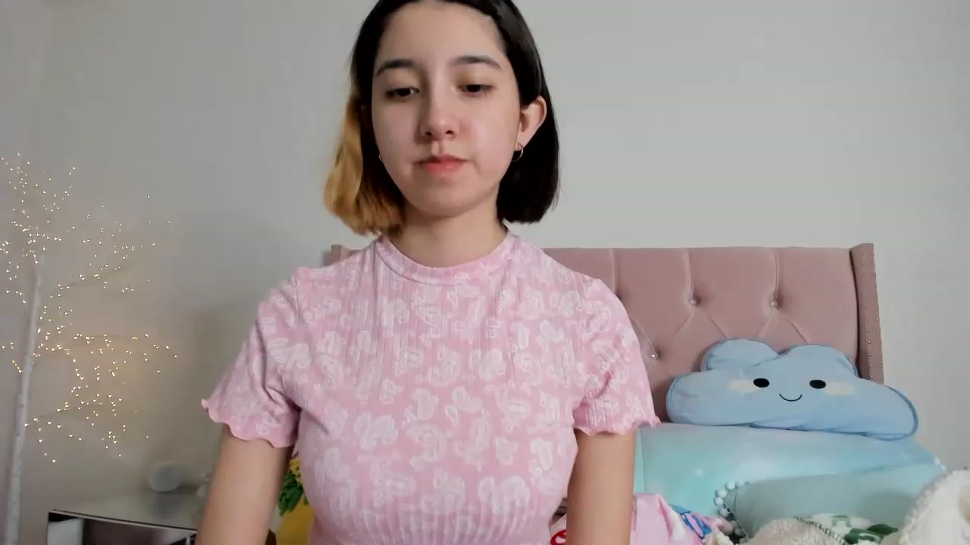 Gallery image thumbnail from Cherrycute666's myfreecams stream on, 12/07/2022, 04:50 image 1 of 20
