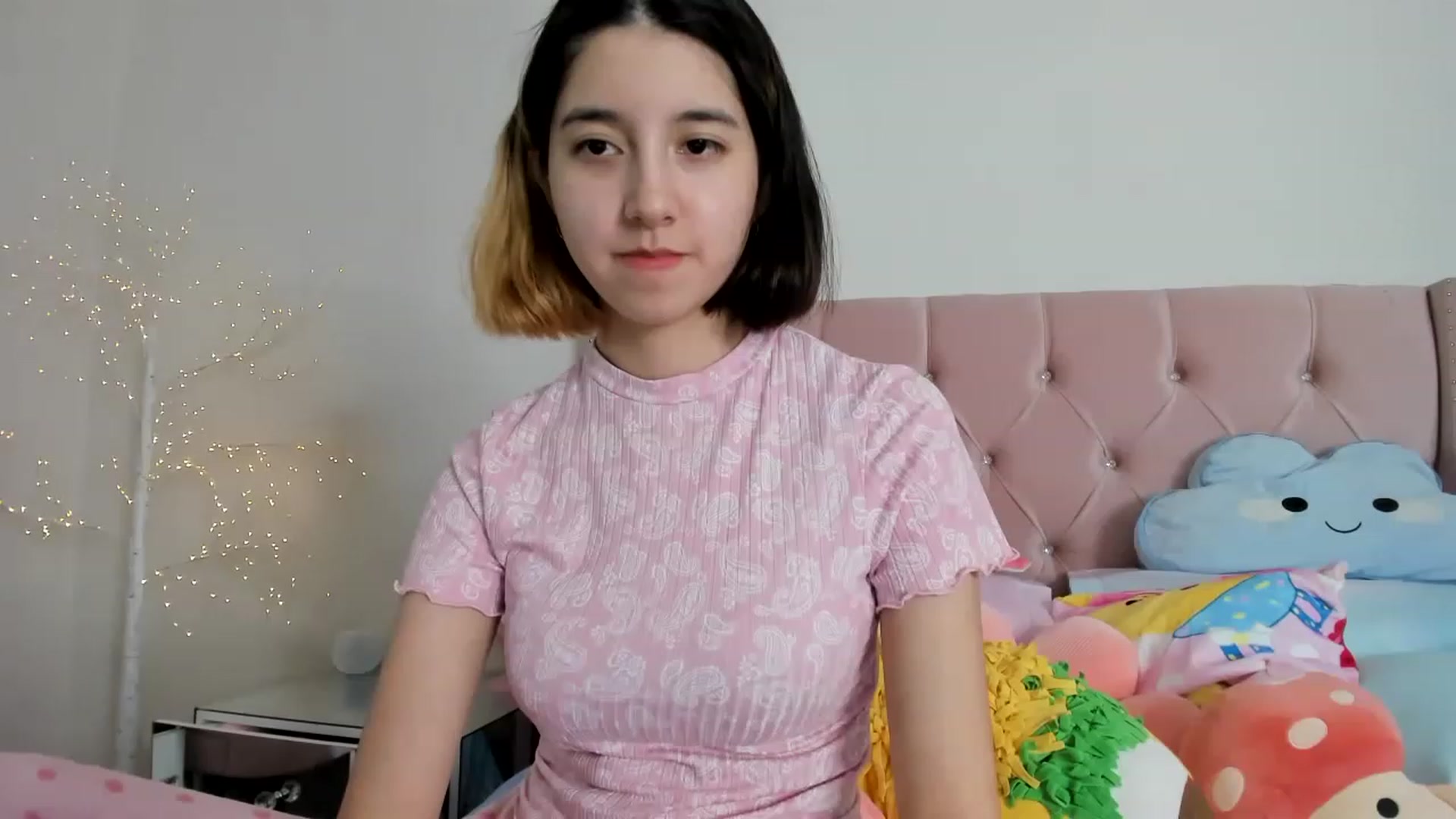 Gallery image thumbnail from Cherrycute666's myfreecams stream on, 12/07/2022, 05:25 image 1 of 20