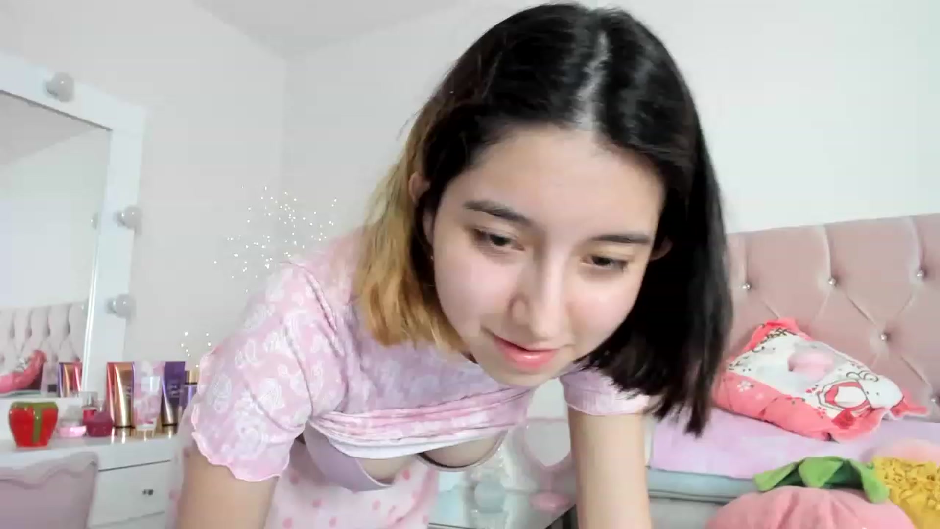 Gallery image thumbnail from Cherrycute666's myfreecams stream on, 12/07/2022, 07:03 image 10 of 20
