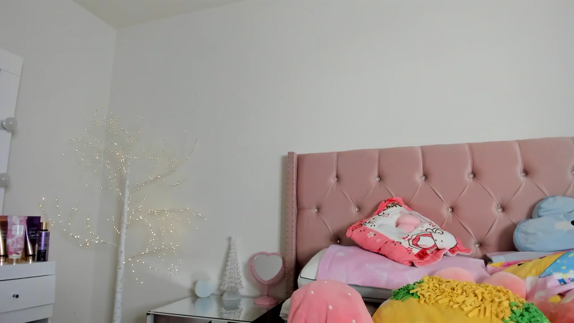 Gallery image thumbnail from Cherrycute666's myfreecams stream on, 12/07/2022, 07:11 image 7 of 20