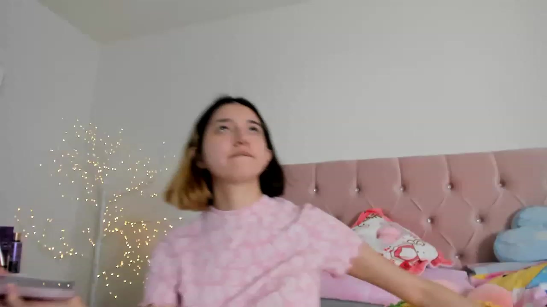 Gallery image thumbnail from Cherrycute666's myfreecams stream on, 12/07/2022, 07:11 image 16 of 20