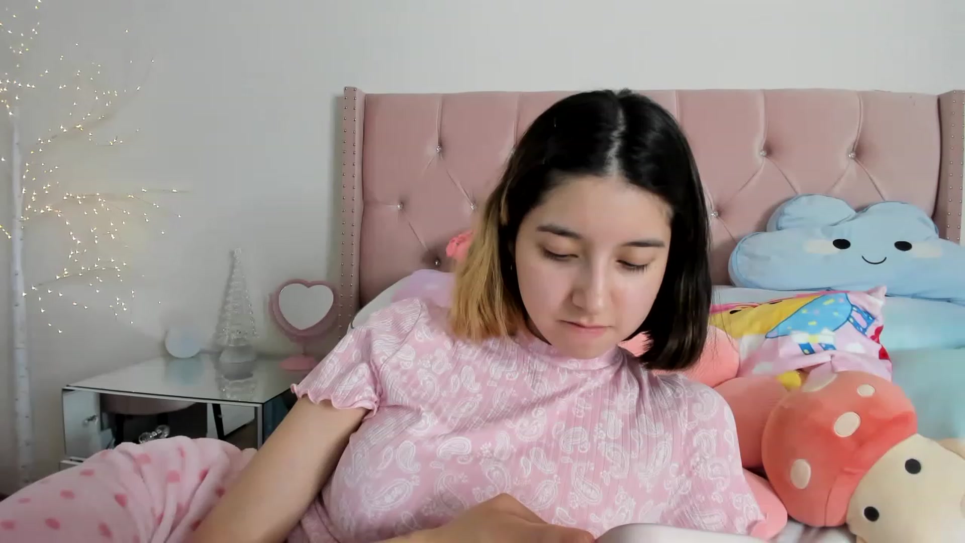 Gallery image thumbnail from Cherrycute666's myfreecams stream on, 12/07/2022, 07:11 image 18 of 20