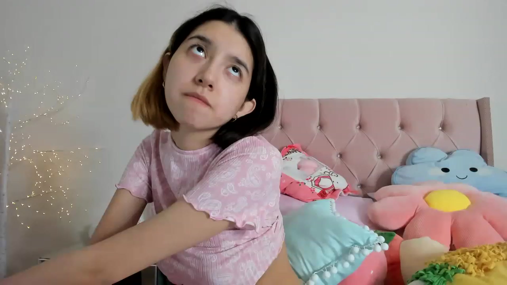 Gallery image thumbnail from Cherrycute666's myfreecams stream on, 12/07/2022, 14:09 image 7 of 20