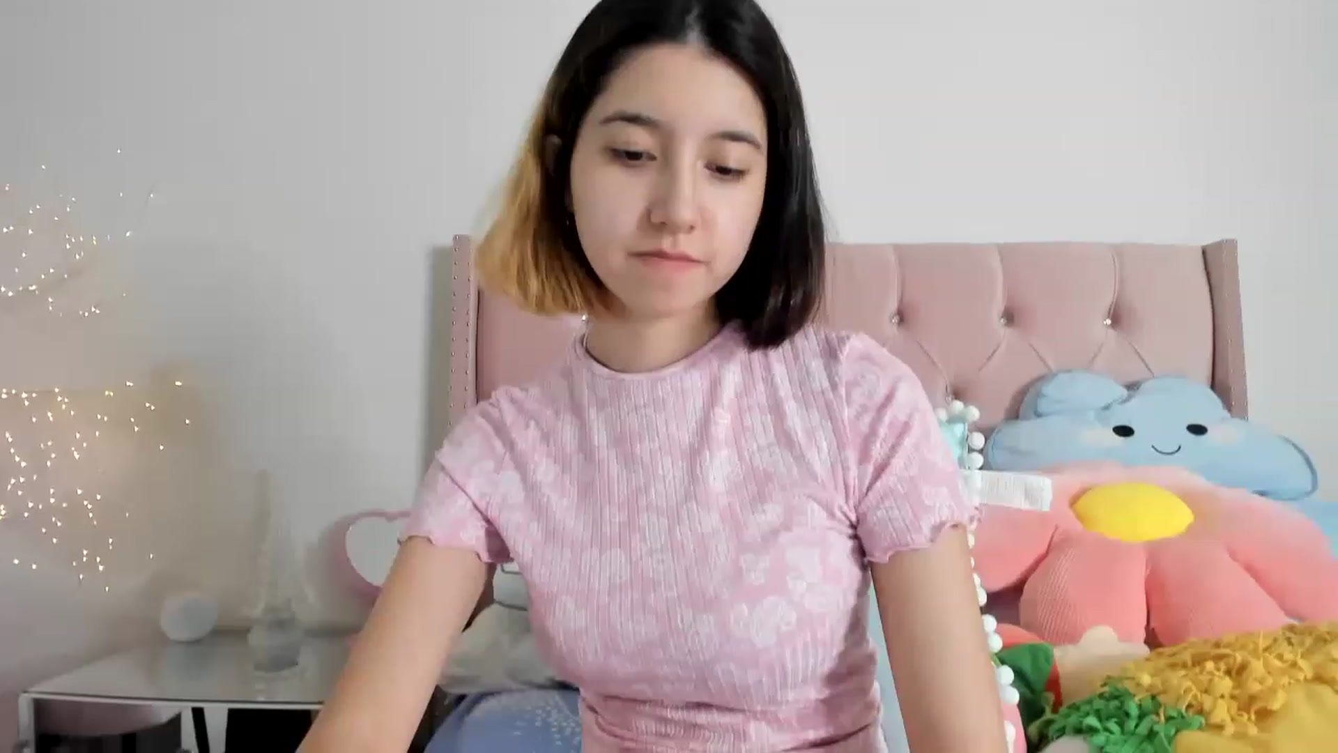 Gallery image thumbnail from Cherrycute666's myfreecams stream on, 12/07/2022, 14:09 image 5 of 20