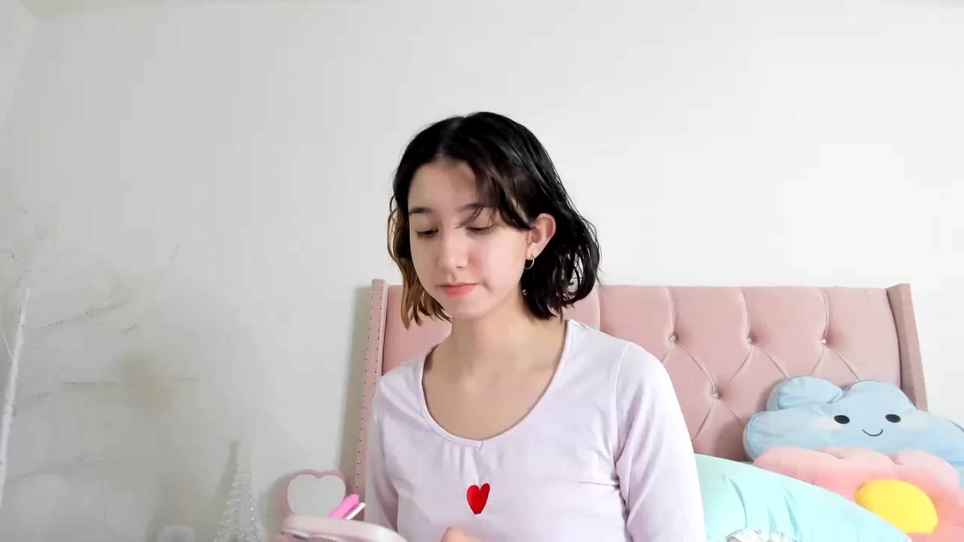 Gallery image thumbnail from Cherrycute666's myfreecams stream on, 12/07/2022, 16:08 image 16 of 20
