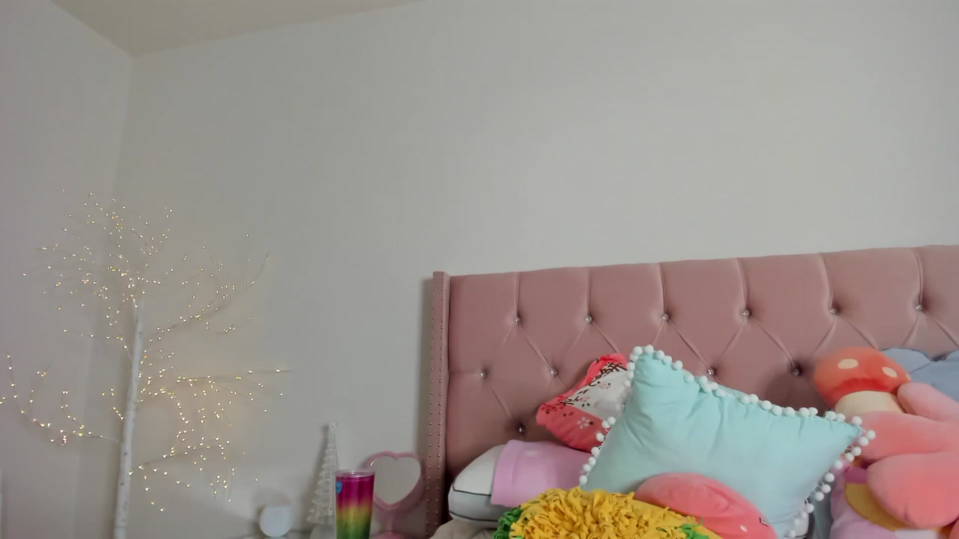 Gallery image thumbnail from Cherrycute666's myfreecams stream on, 12/08/2022, 02:36 image 11 of 20