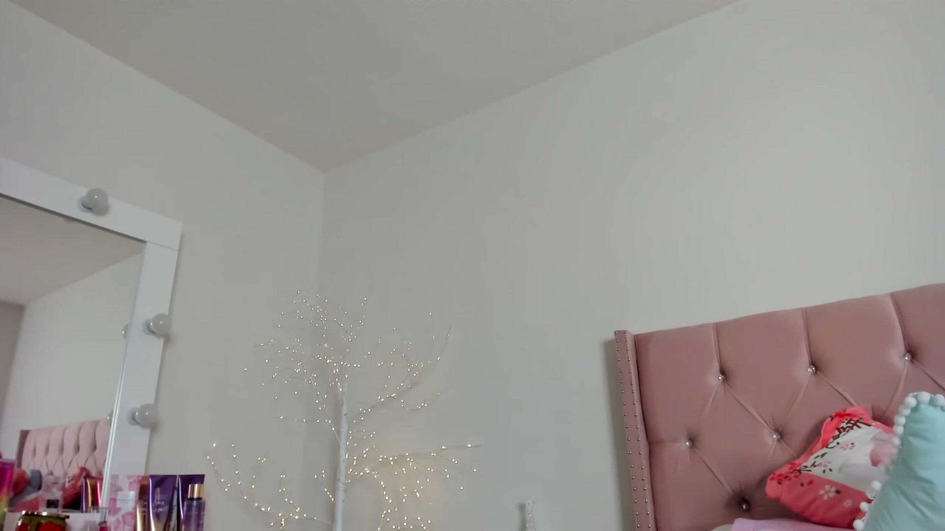 Gallery image thumbnail from Cherrycute666's myfreecams stream on, 12/08/2022, 03:17 image 8 of 20