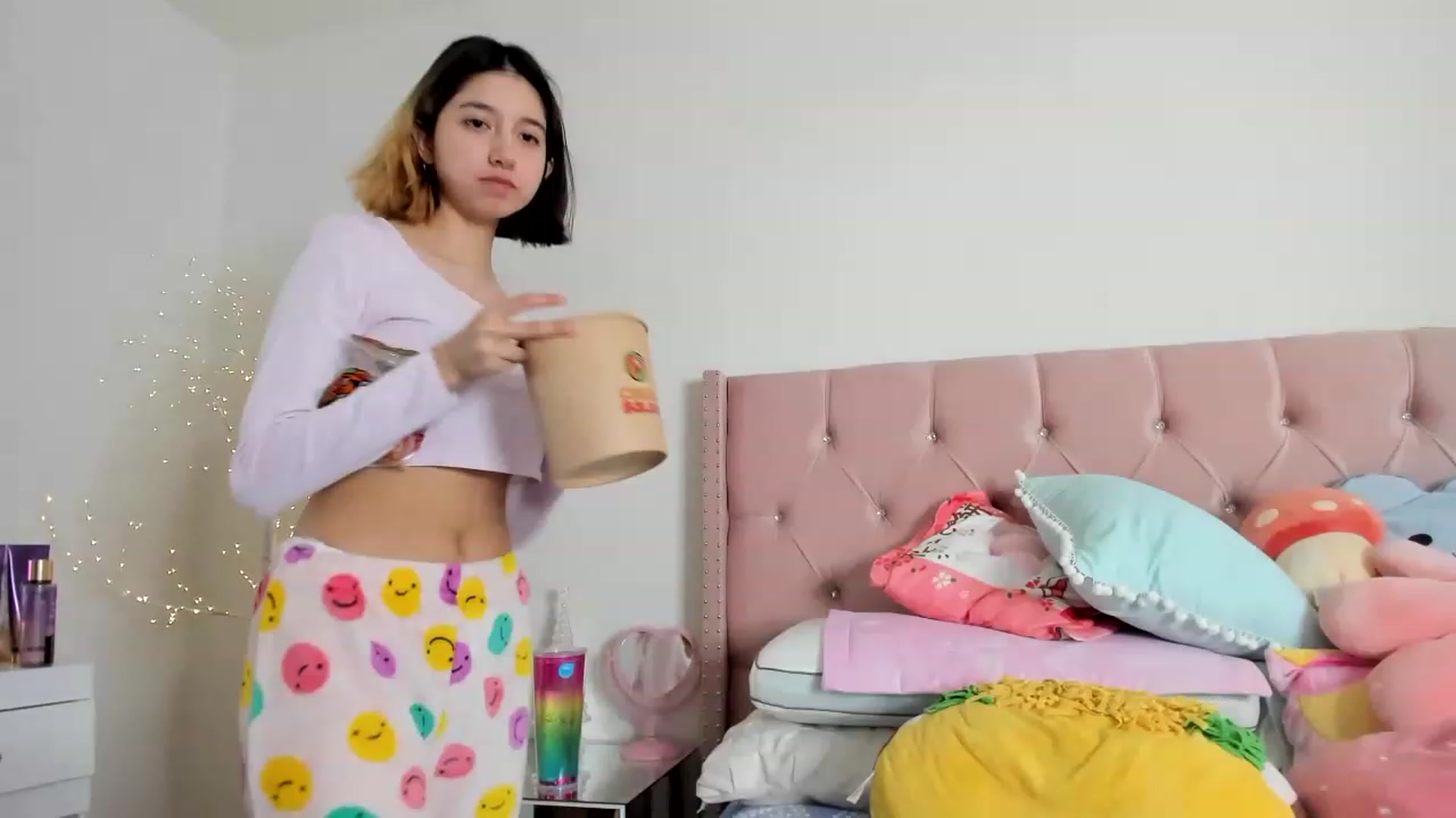 Gallery image thumbnail from Cherrycute666's myfreecams stream on, 12/08/2022, 06:35 image 19 of 20