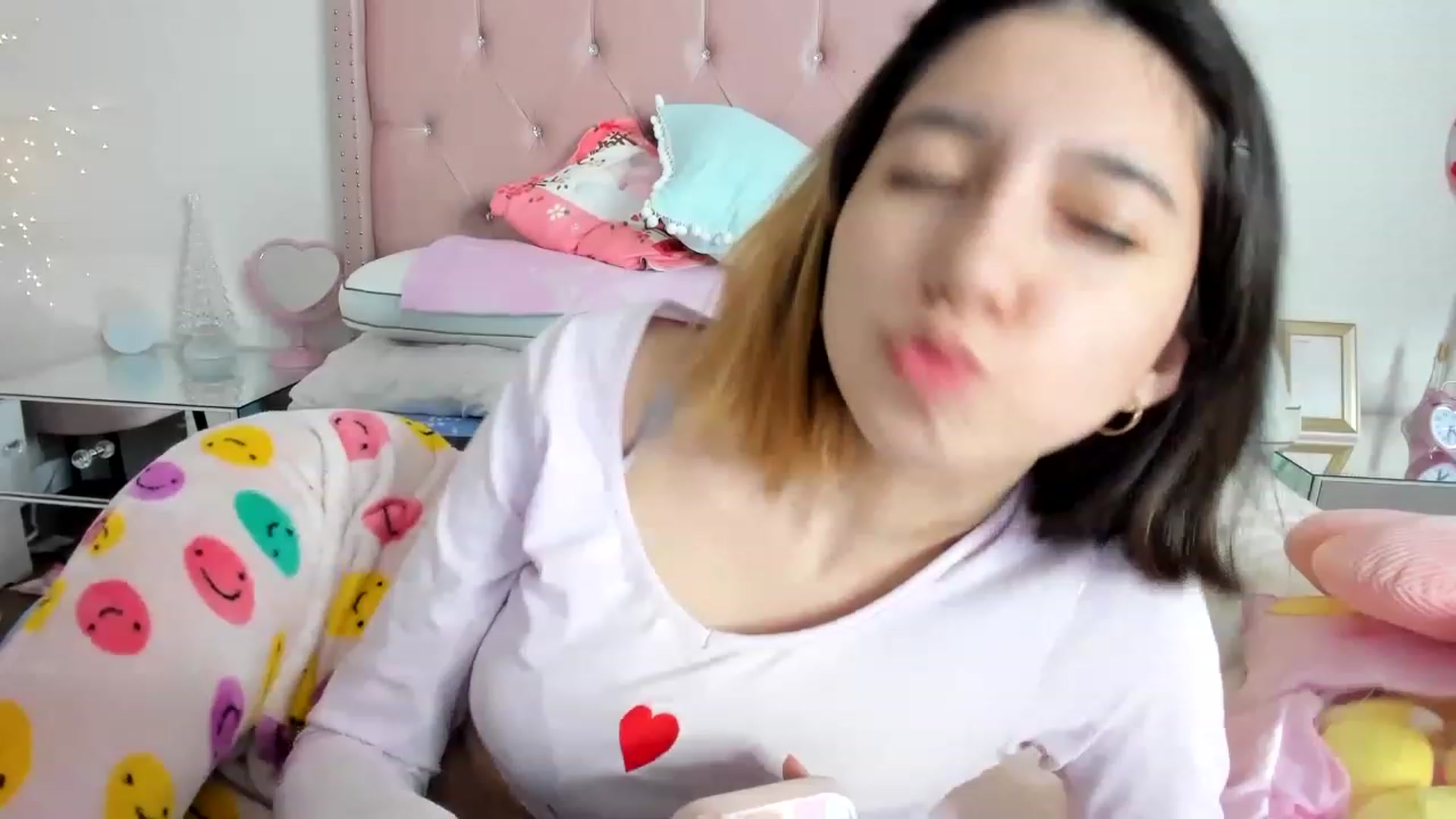 Gallery image thumbnail from Cherrycute666's myfreecams stream on, 12/08/2022, 09:21 image 13 of 20