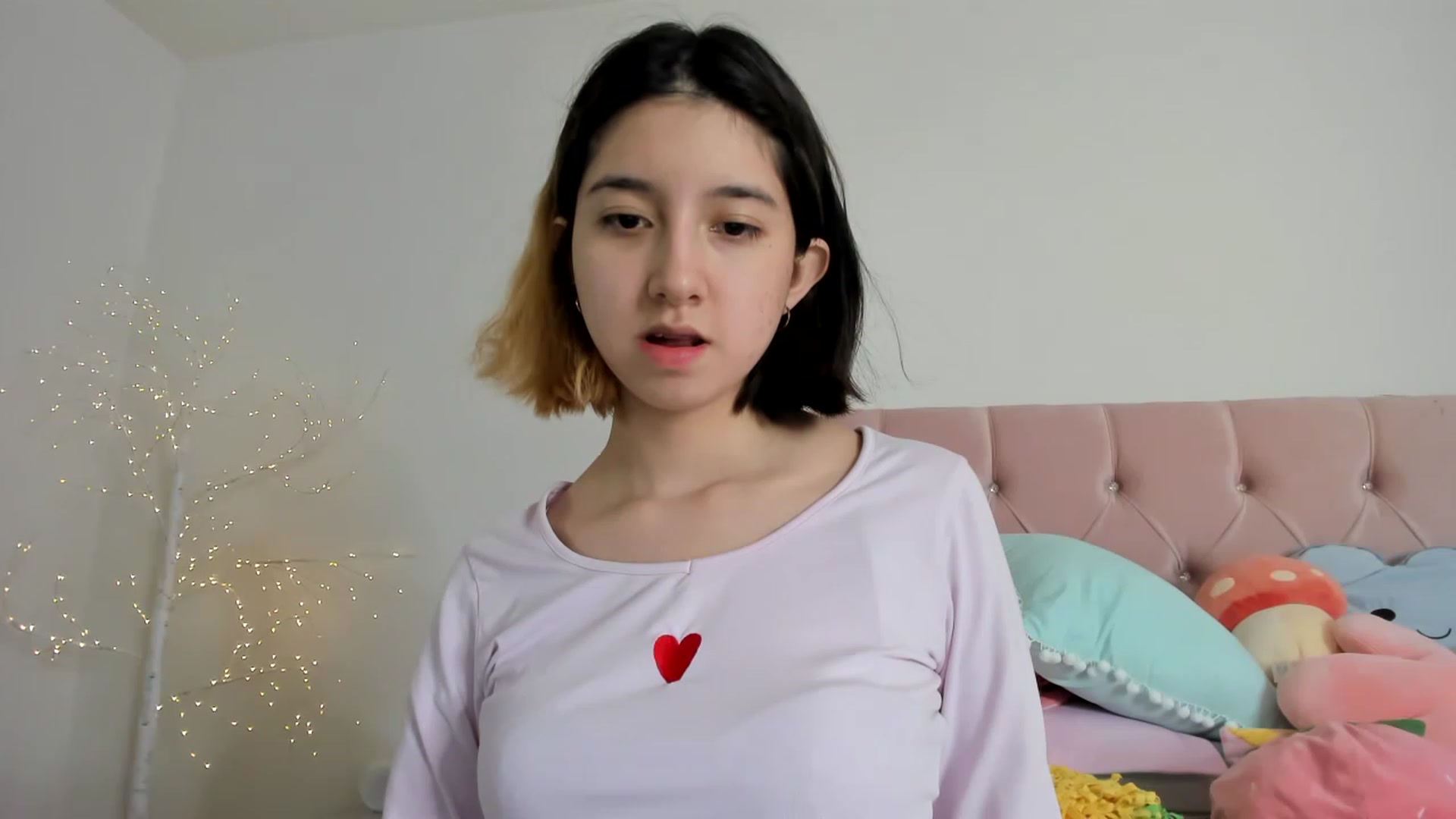 Gallery image thumbnail from Cherrycute666's myfreecams stream on, 12/08/2022, 09:21 image 4 of 20