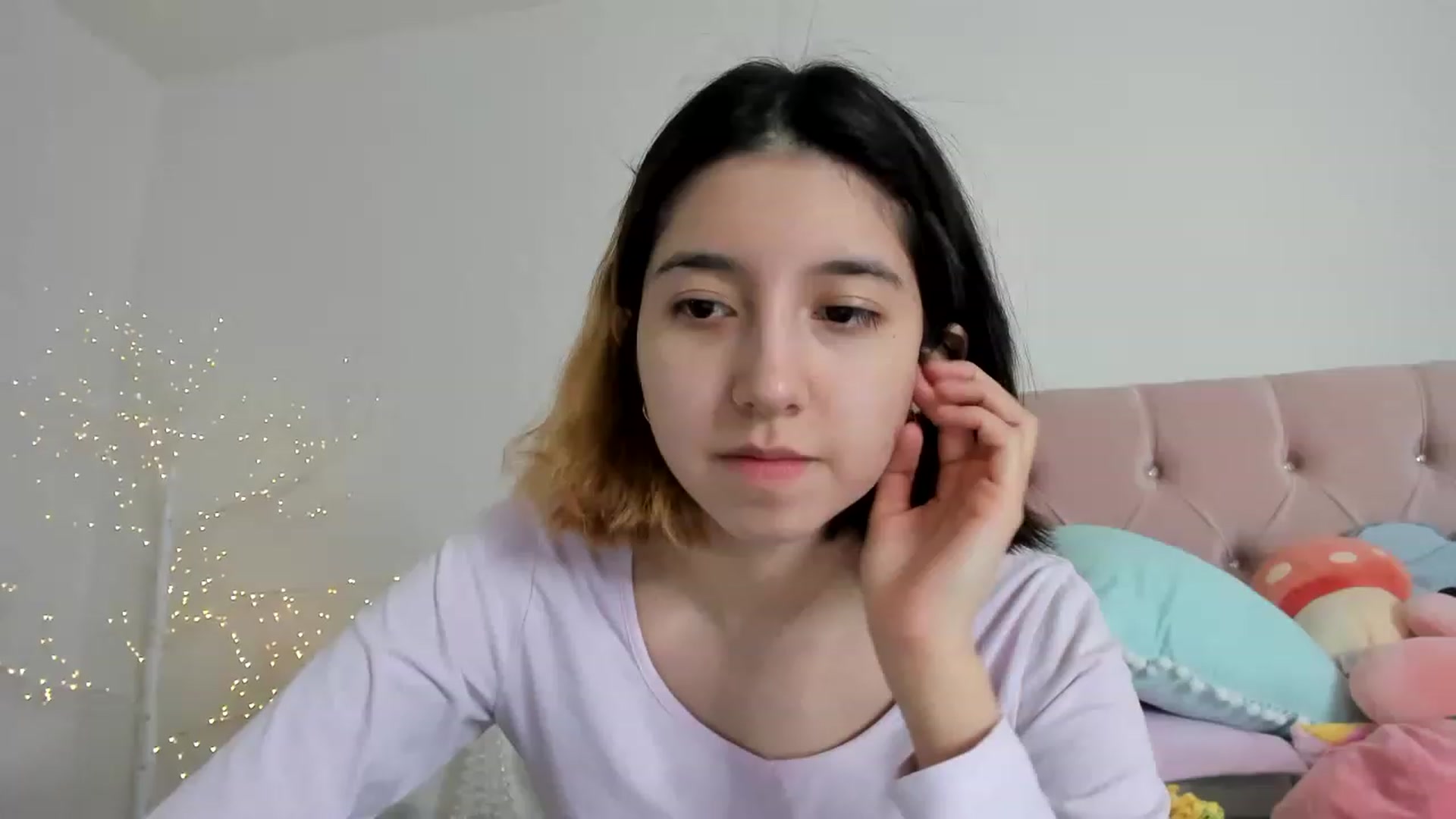 Gallery image thumbnail from Cherrycute666's myfreecams stream on, 12/08/2022, 09:21 image 9 of 20