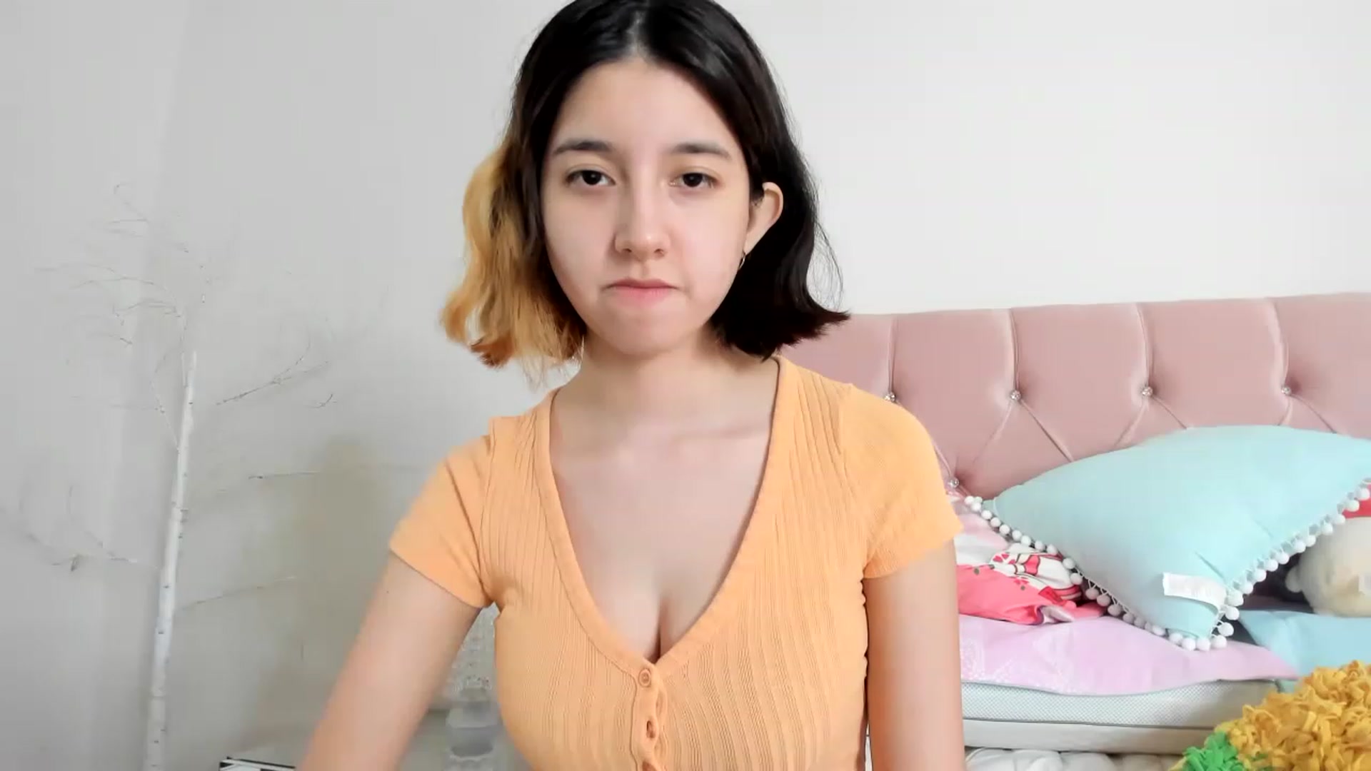 Gallery image thumbnail from Cherrycute666's myfreecams stream on, 12/08/2022, 17:18 image 14 of 20