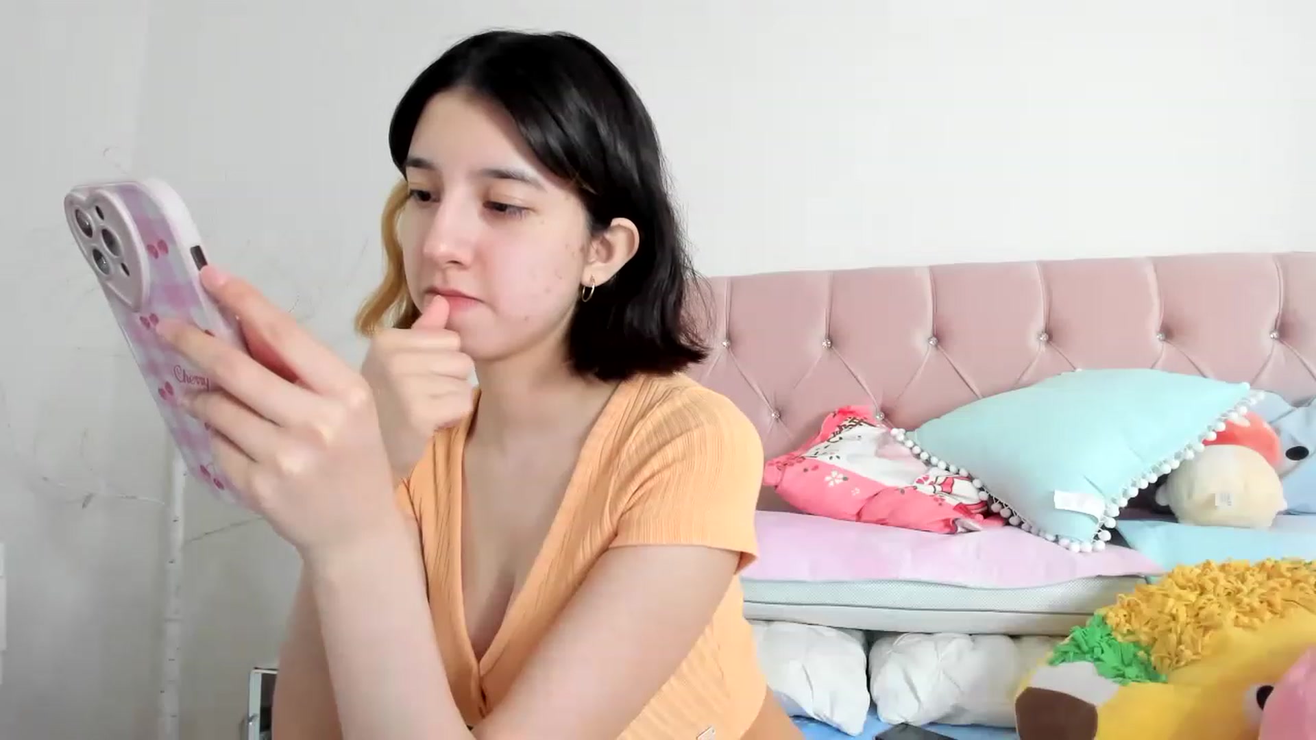 Gallery image thumbnail from Cherrycute666's myfreecams stream on, 12/08/2022, 17:18 image 16 of 20