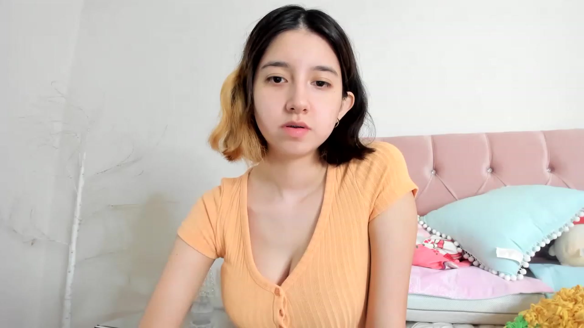 Gallery image thumbnail from Cherrycute666's myfreecams stream on, 12/08/2022, 17:18 image 13 of 20