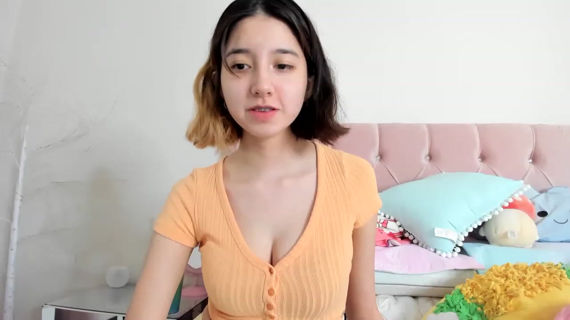Gallery image thumbnail from Cherrycute666's myfreecams stream on, 12/08/2022, 17:18 image 9 of 20
