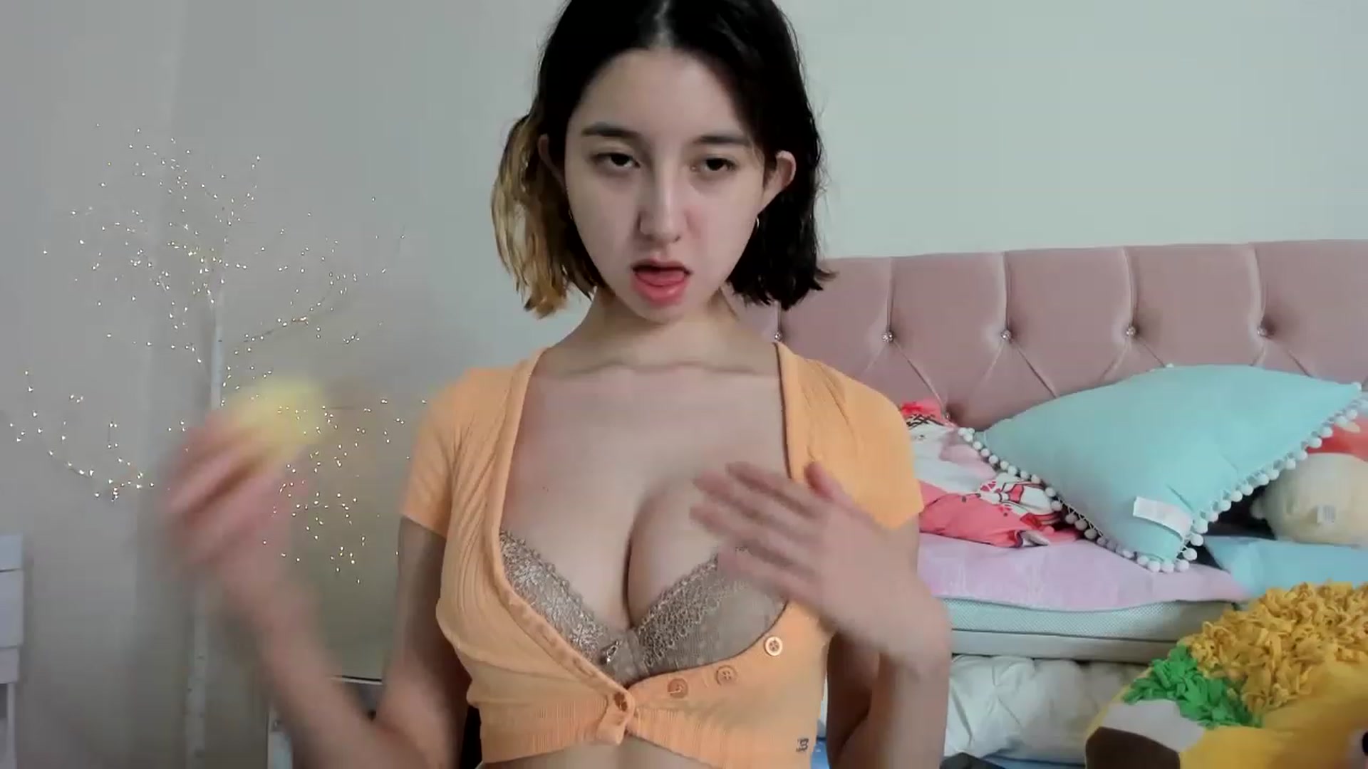 Gallery image thumbnail from Cherrycute666's myfreecams stream on, 12/08/2022, 17:18 image 2 of 20