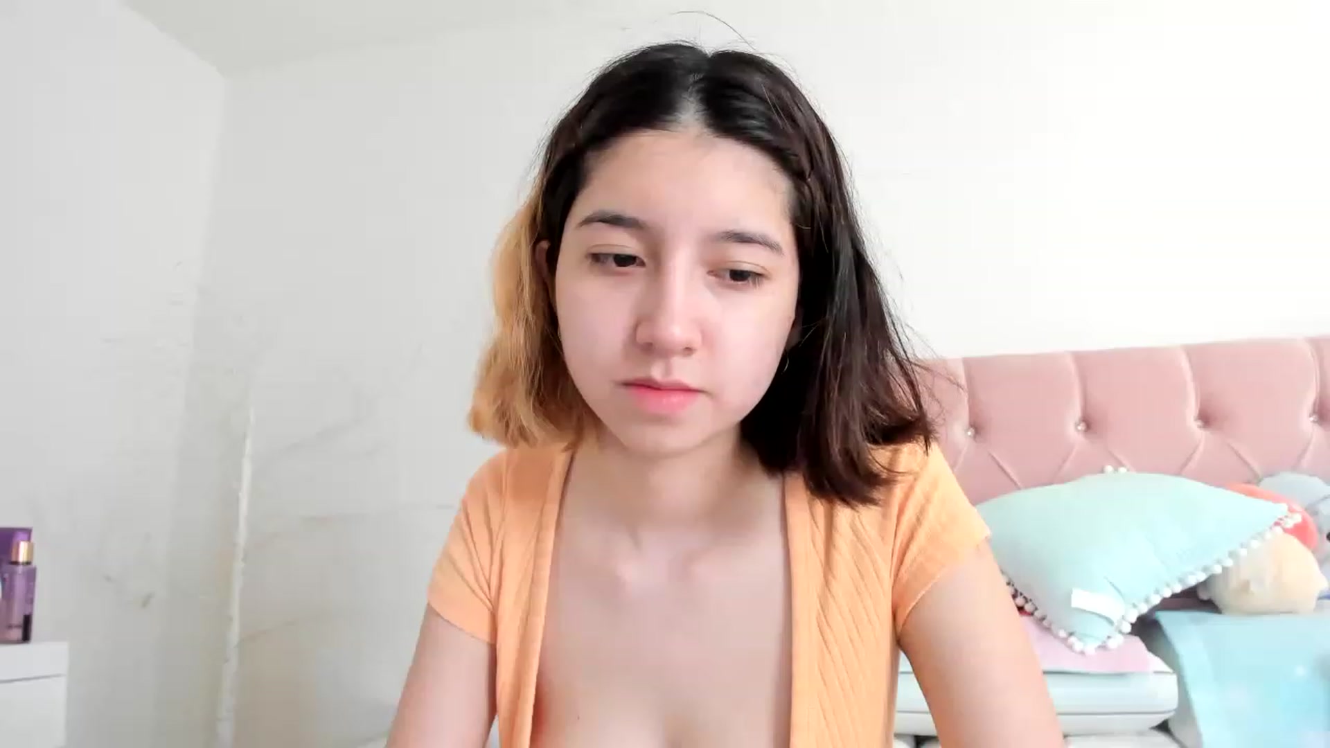 Gallery image thumbnail from Cherrycute666's myfreecams stream on, 12/08/2022, 22:53 image 10 of 20