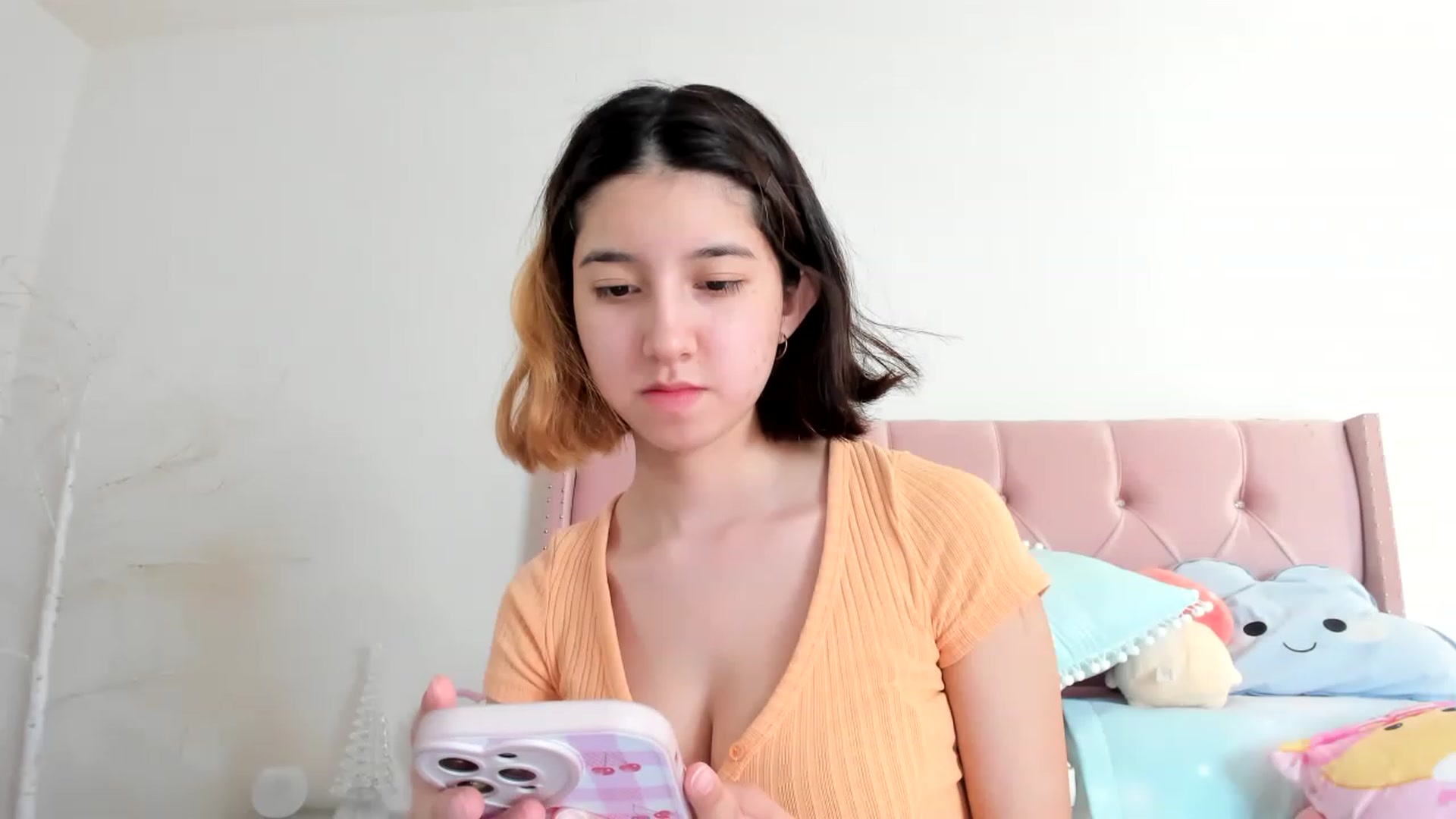 Gallery image thumbnail from Cherrycute666's myfreecams stream on, 12/08/2022, 22:53 image 19 of 20