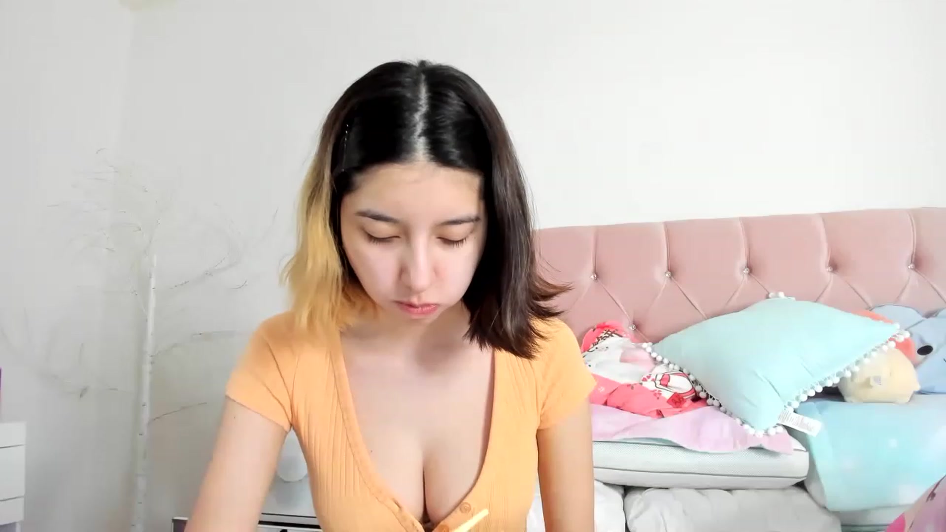 Gallery image thumbnail from Cherrycute666's myfreecams stream on, 12/09/2022, 05:47 image 2 of 20